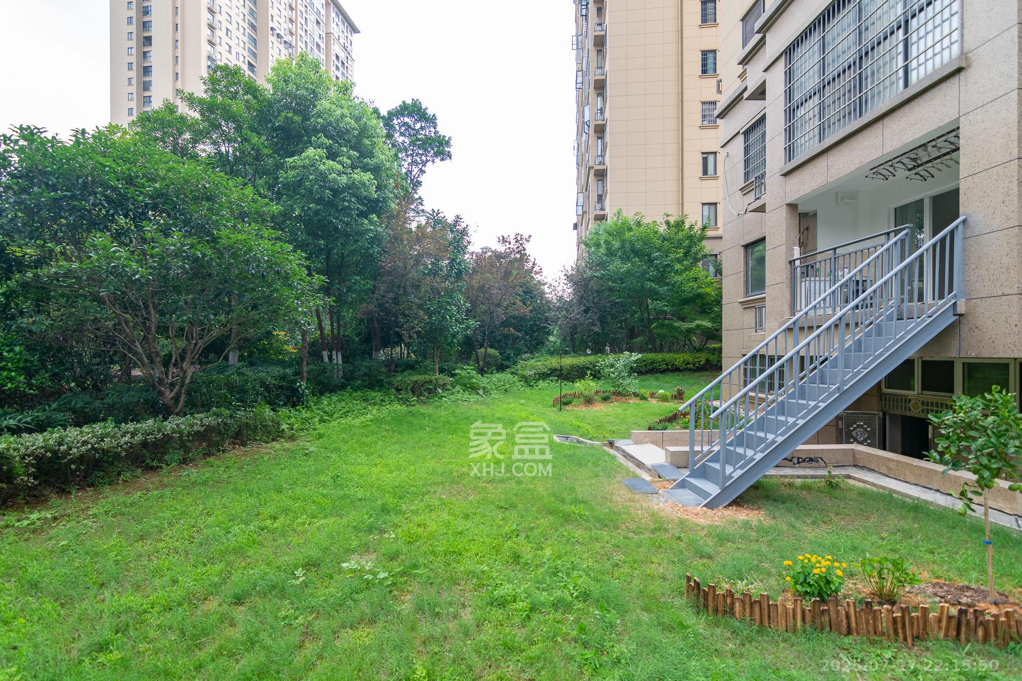 荣盛岳麓峰景 6室2厅3卫 128.8万 荣盛岳麓峰景 6室2厅3卫 128.8万其他