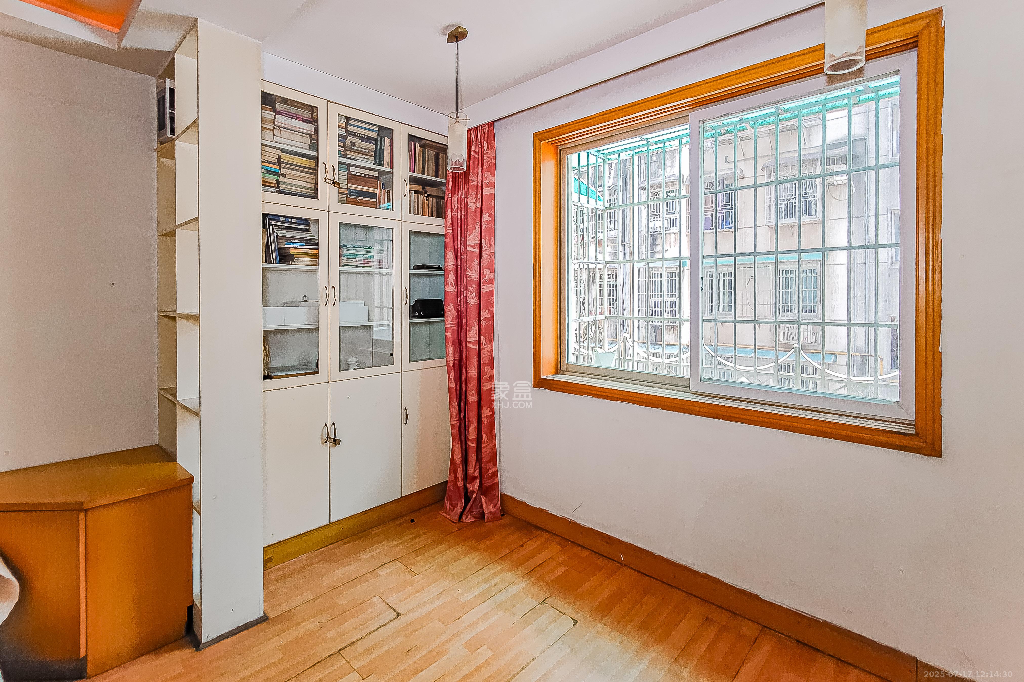 金泰小区  2室2厅2卫    80.0万阳台