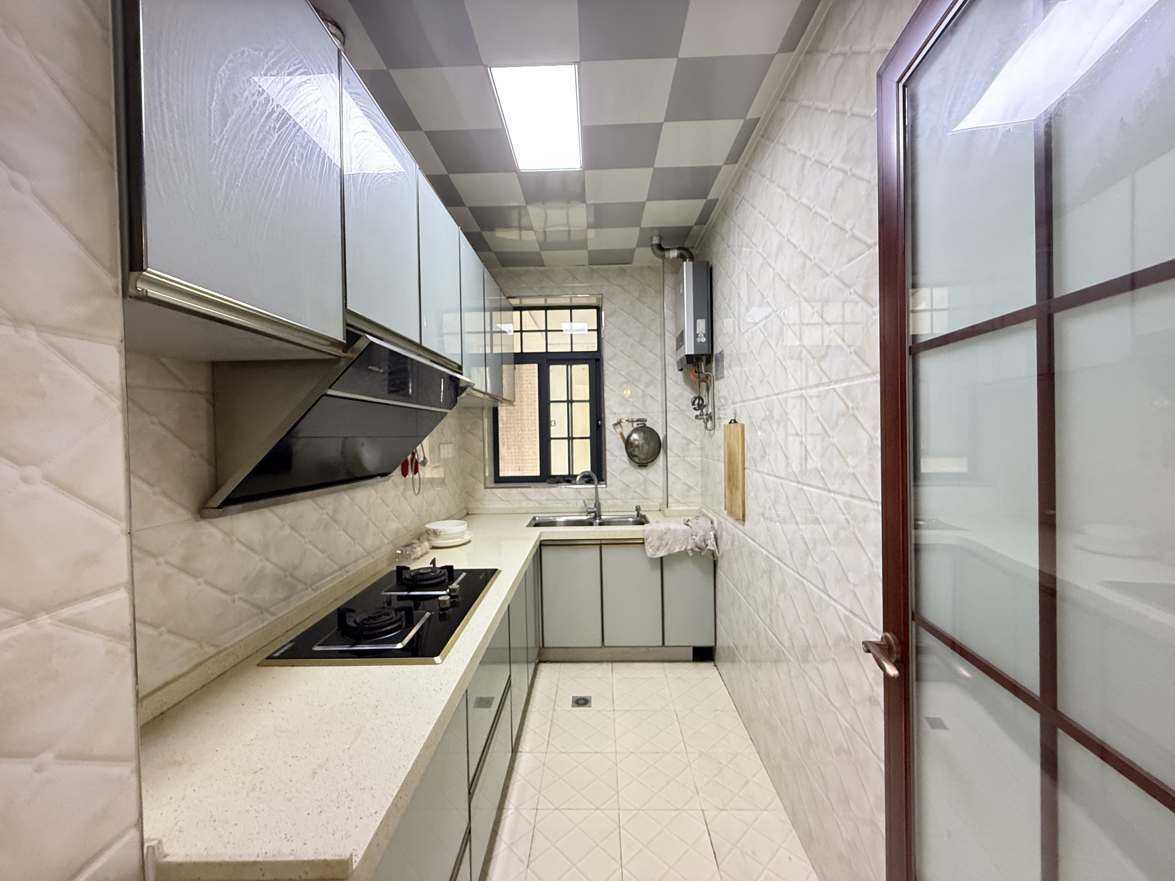 逸臣广场 2室2厅1卫 1500.0元/月 逸臣广场 2室2厅1卫 1500.0元/月室内图