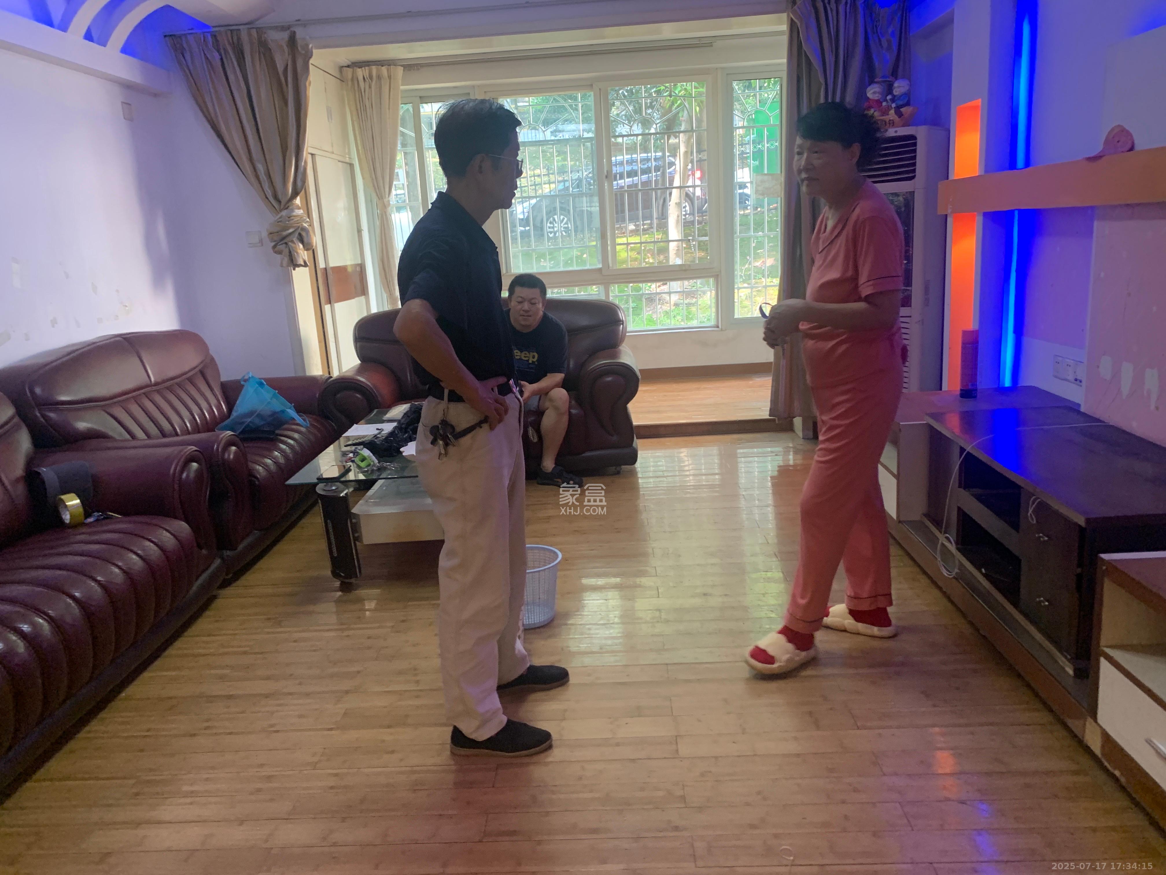 怡景民居 3室2厅1卫 1700.0元/月 怡景民居 3室2厅1卫 1700.0元/月室内图