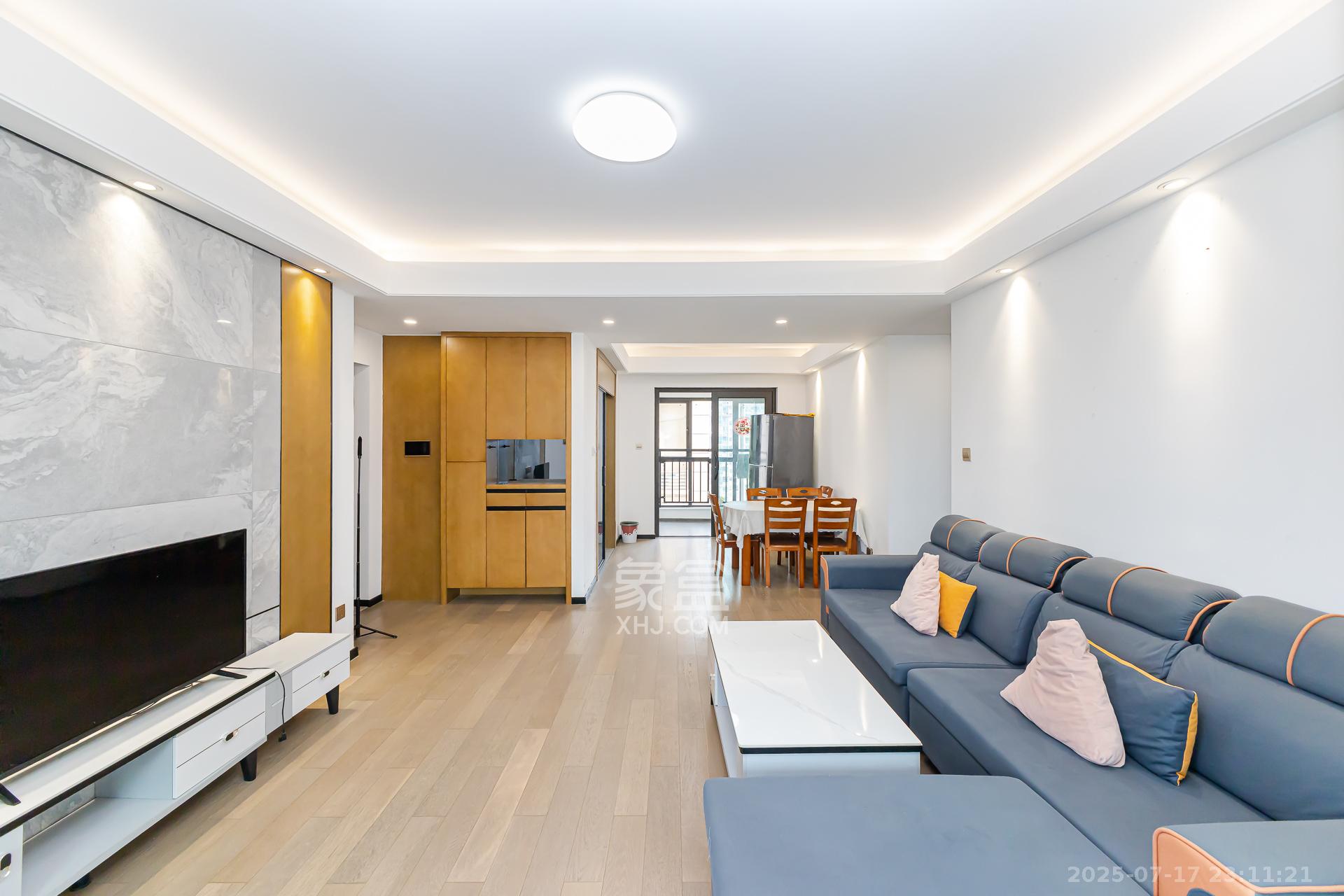 润和滨江府 3室2厅2卫 120.0万 润和滨江府 3室2厅2卫 120.0万客厅