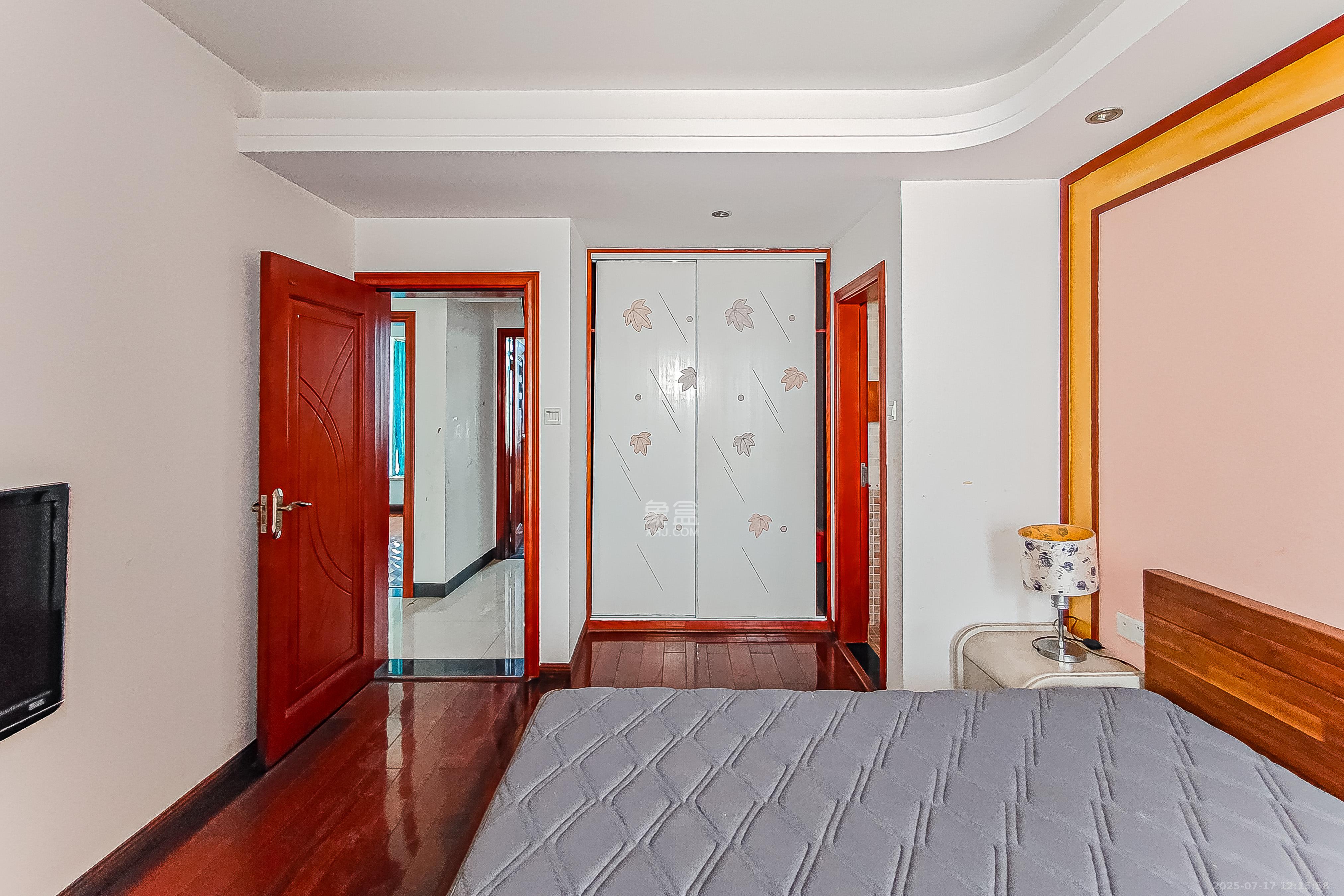 三万英尺 4室2厅2卫 148.0万 三万英尺 4室2厅2卫 148.0万卧室