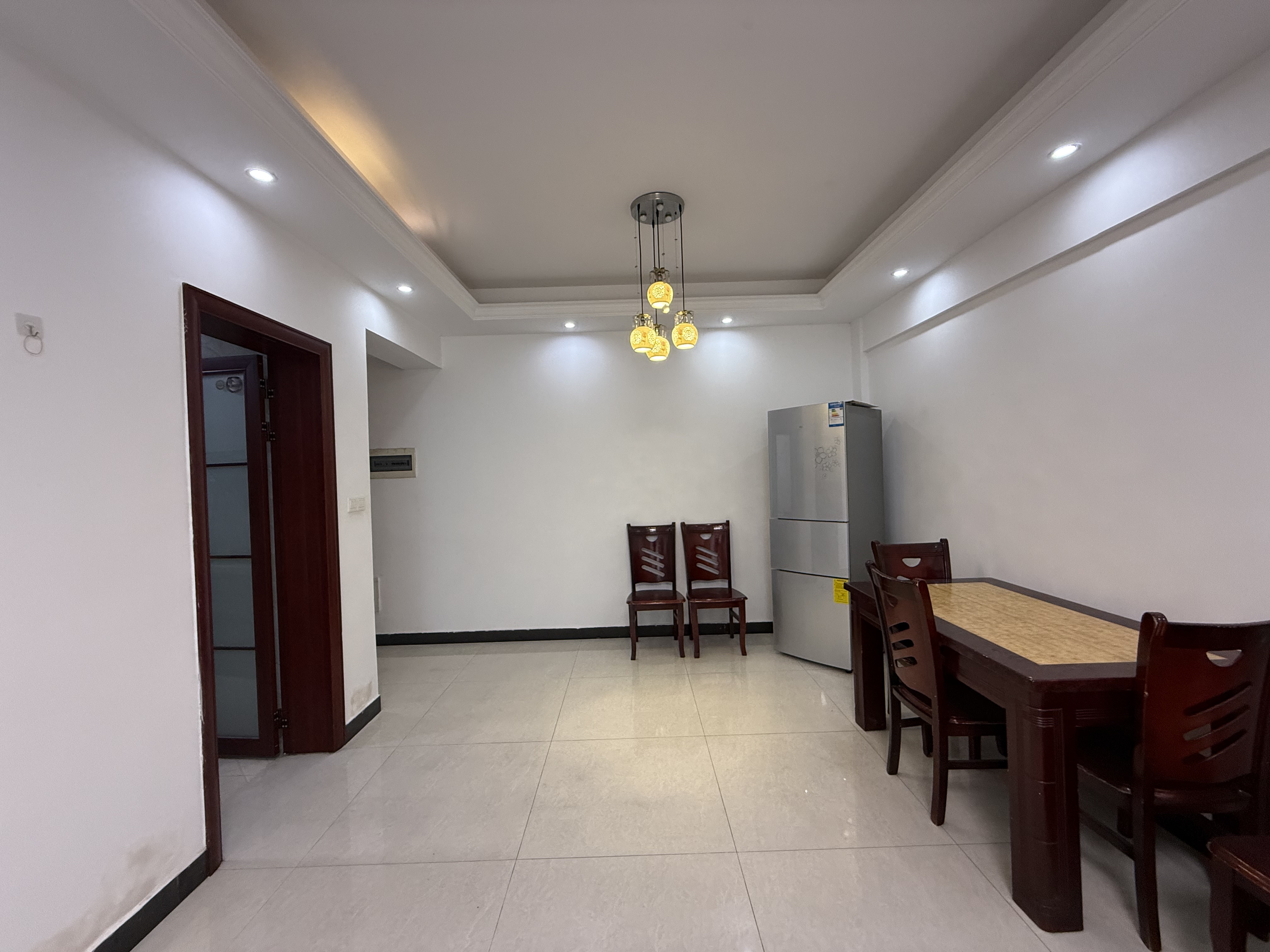 逸臣广场 2室2厅1卫 1500.0元/月 逸臣广场 2室2厅1卫 1500.0元/月室内图