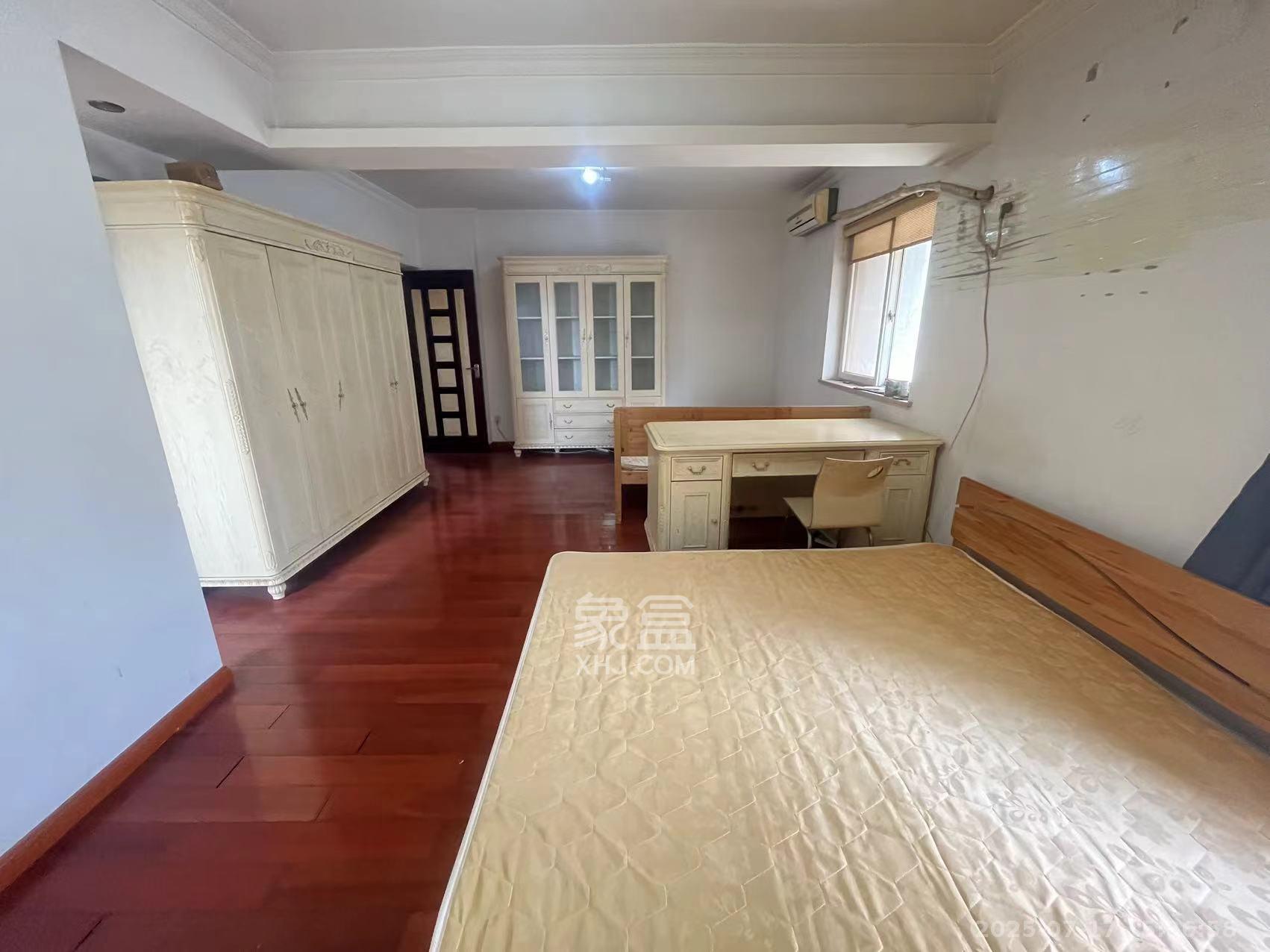 天伦公寓 3室2厅2卫 2300.0元/月 天伦公寓 3室2厅2卫 2300.0元/月室内图