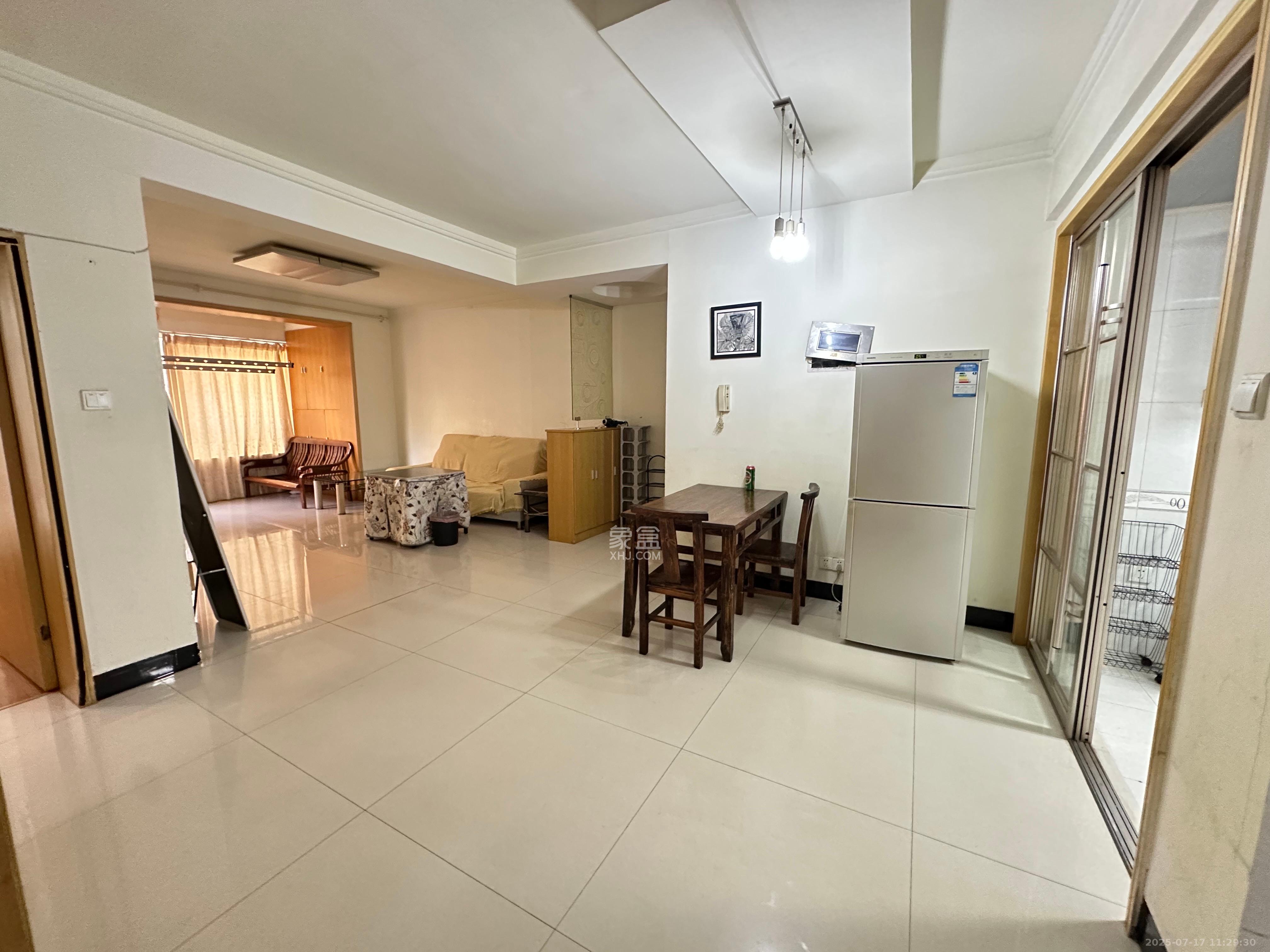 鄱阳小区 3室2厅1卫 1500.0元/月 鄱阳小区 3室2厅1卫 1500.0元/月室内图