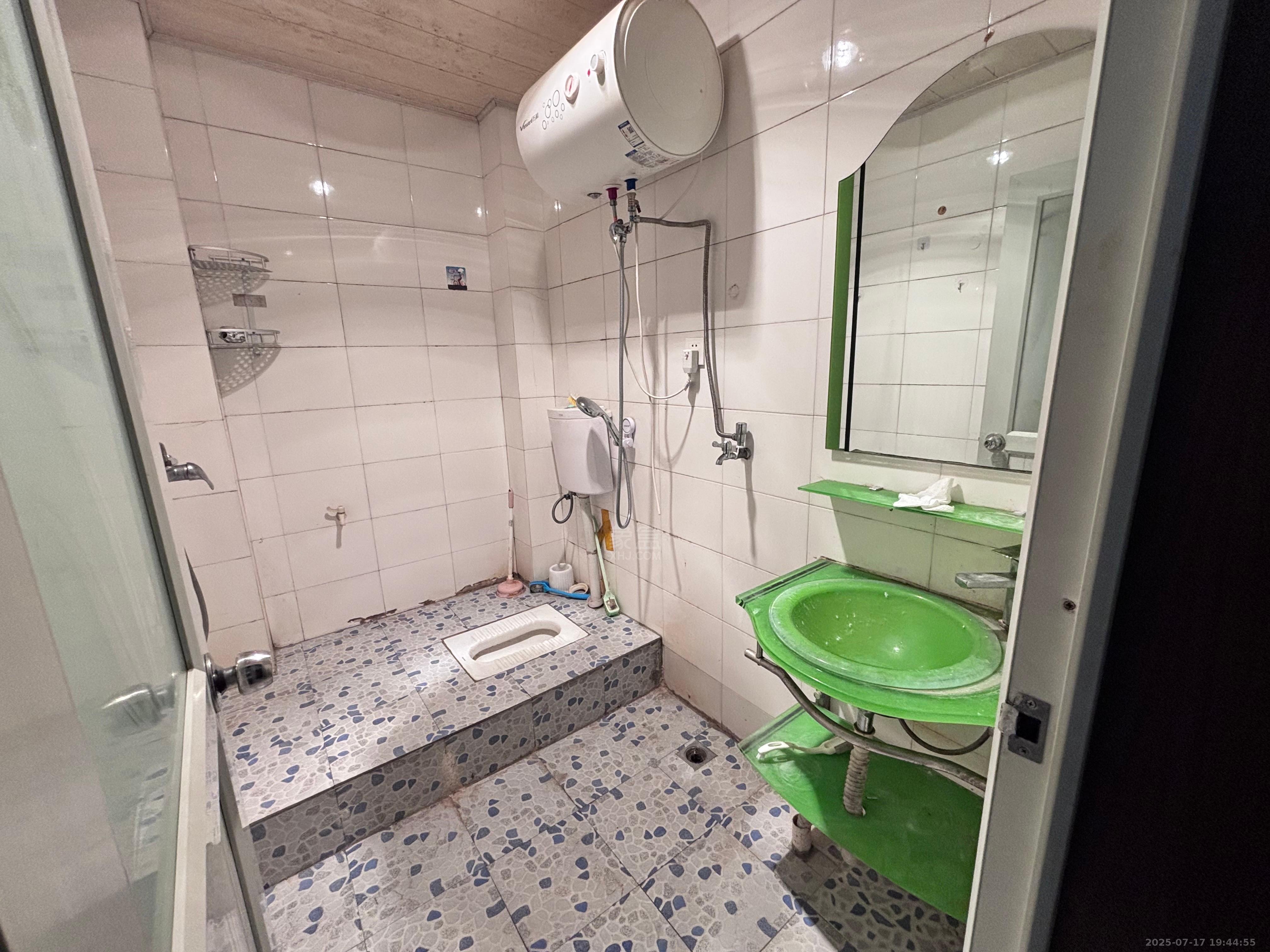 碧野华庭 1室1厅1卫 650.0元/月 碧野华庭 1室1厅1卫 650.0元/月室内图