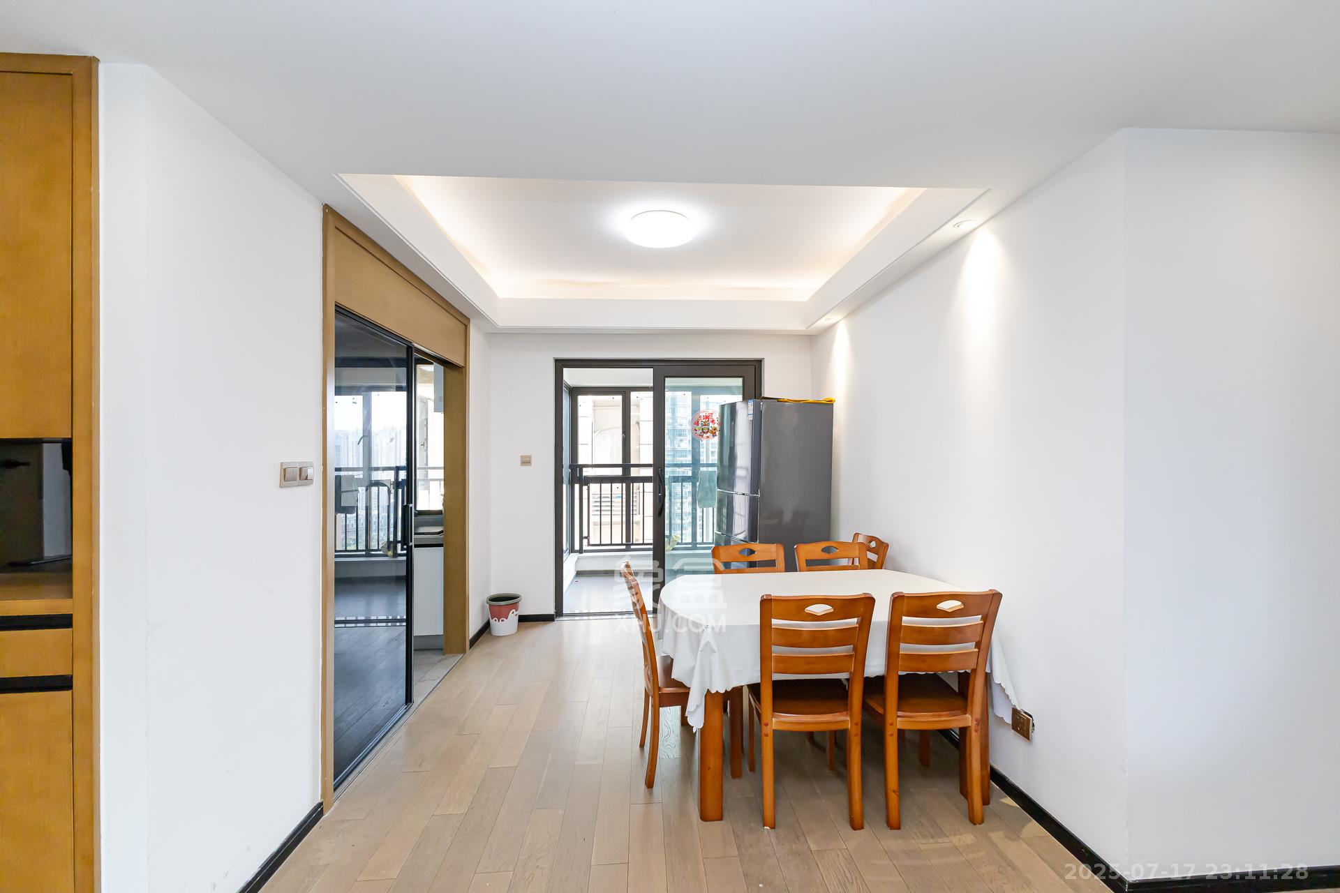 润和滨江府 3室2厅2卫 120.0万 润和滨江府 3室2厅2卫 120.0万客厅