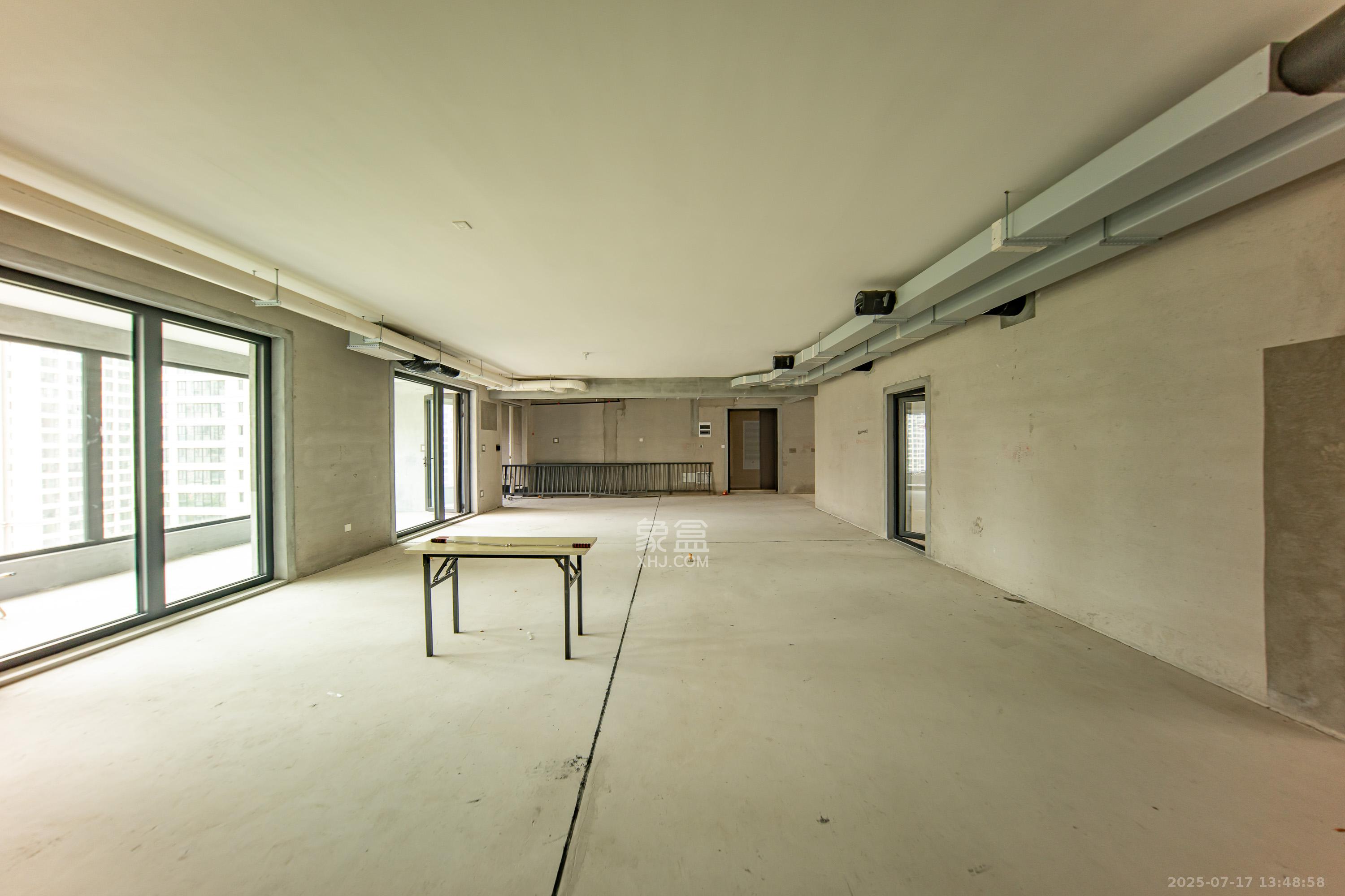 建投象山国际  6室2厅3卫   450.00万客厅