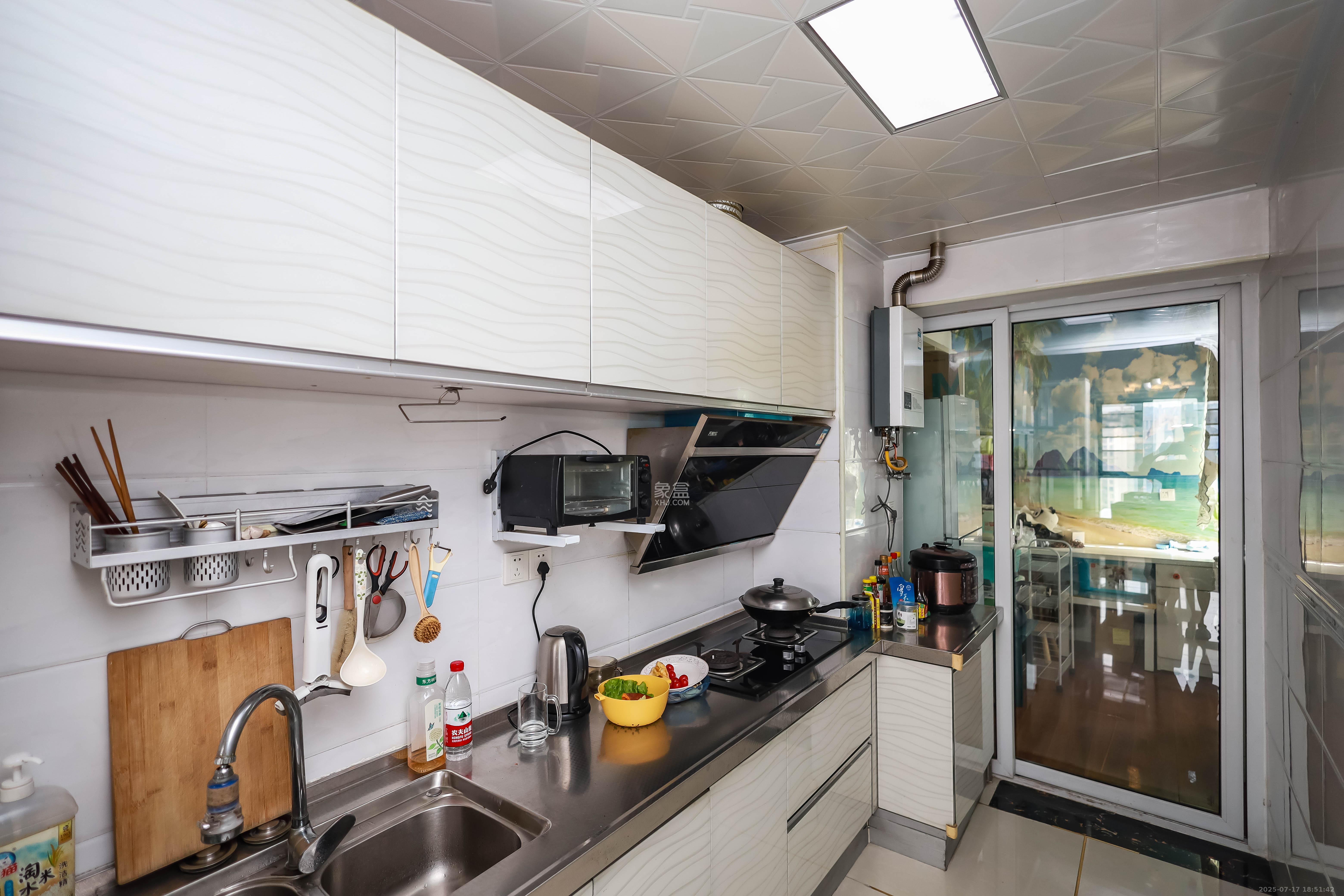 天麓尚层  3室2厅2卫    69.9万 天麓尚层  3室2厅2卫    69.9万厨房