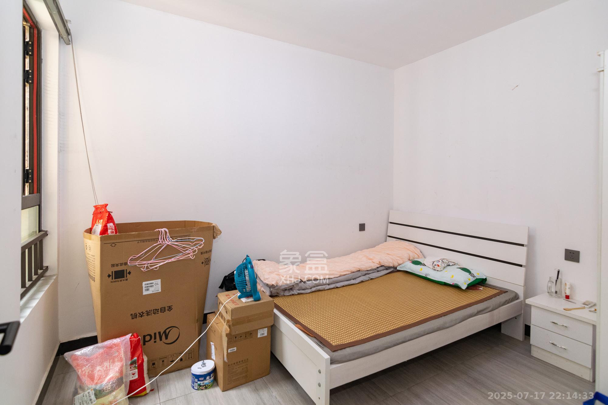 美的翰城  3室2厅2卫    60.0万卧室