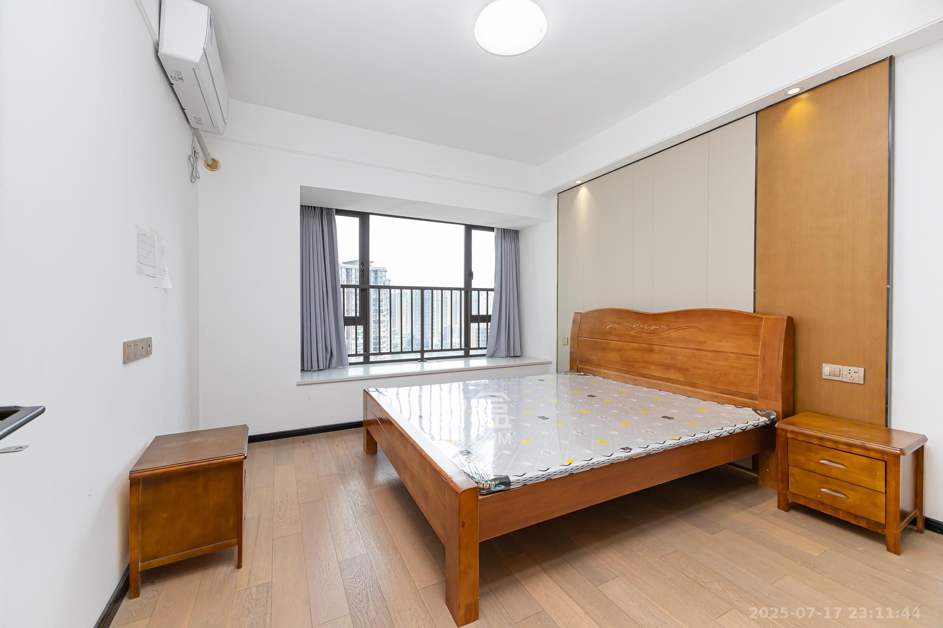 润和滨江府 3室2厅2卫 120.0万 润和滨江府 3室2厅2卫 120.0万卧室