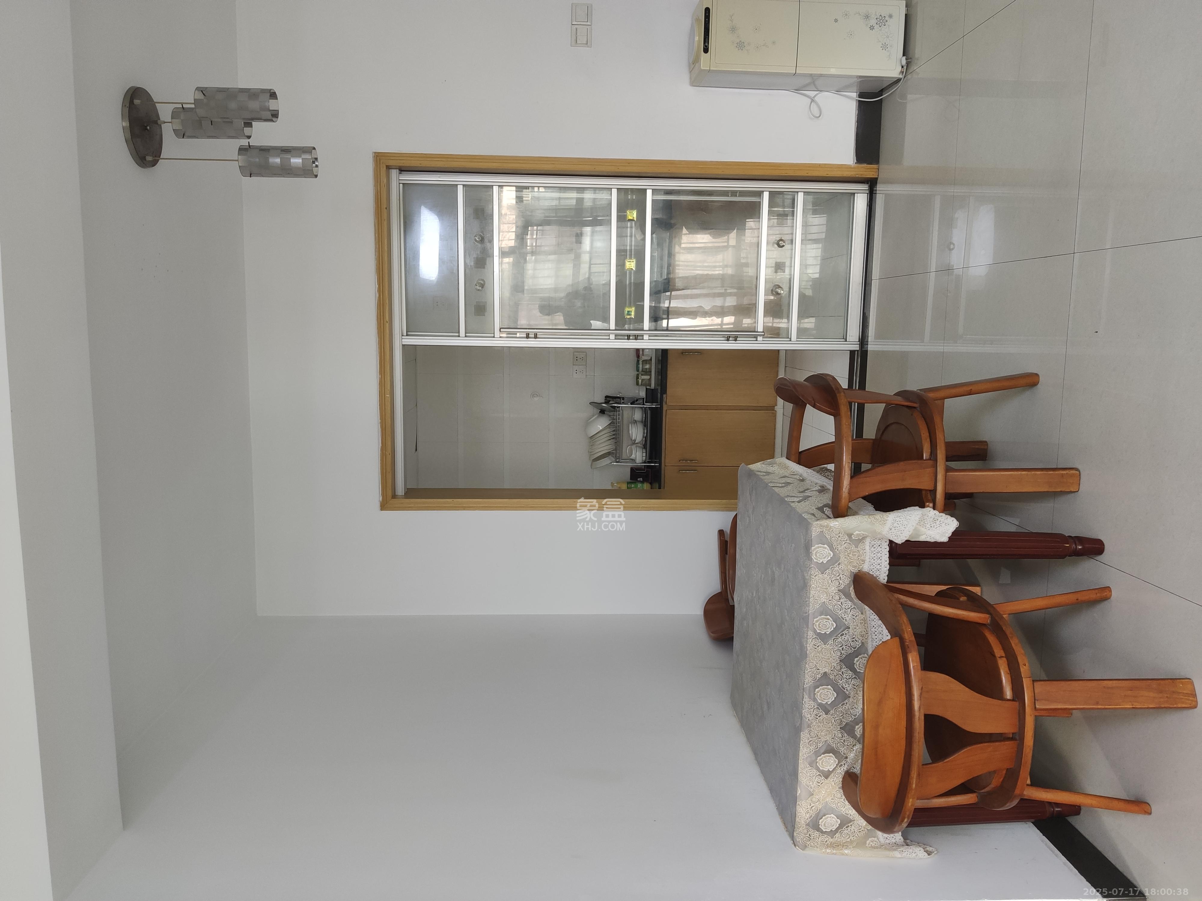 红树湾  1室2厅1卫   1800.00元/月室内图