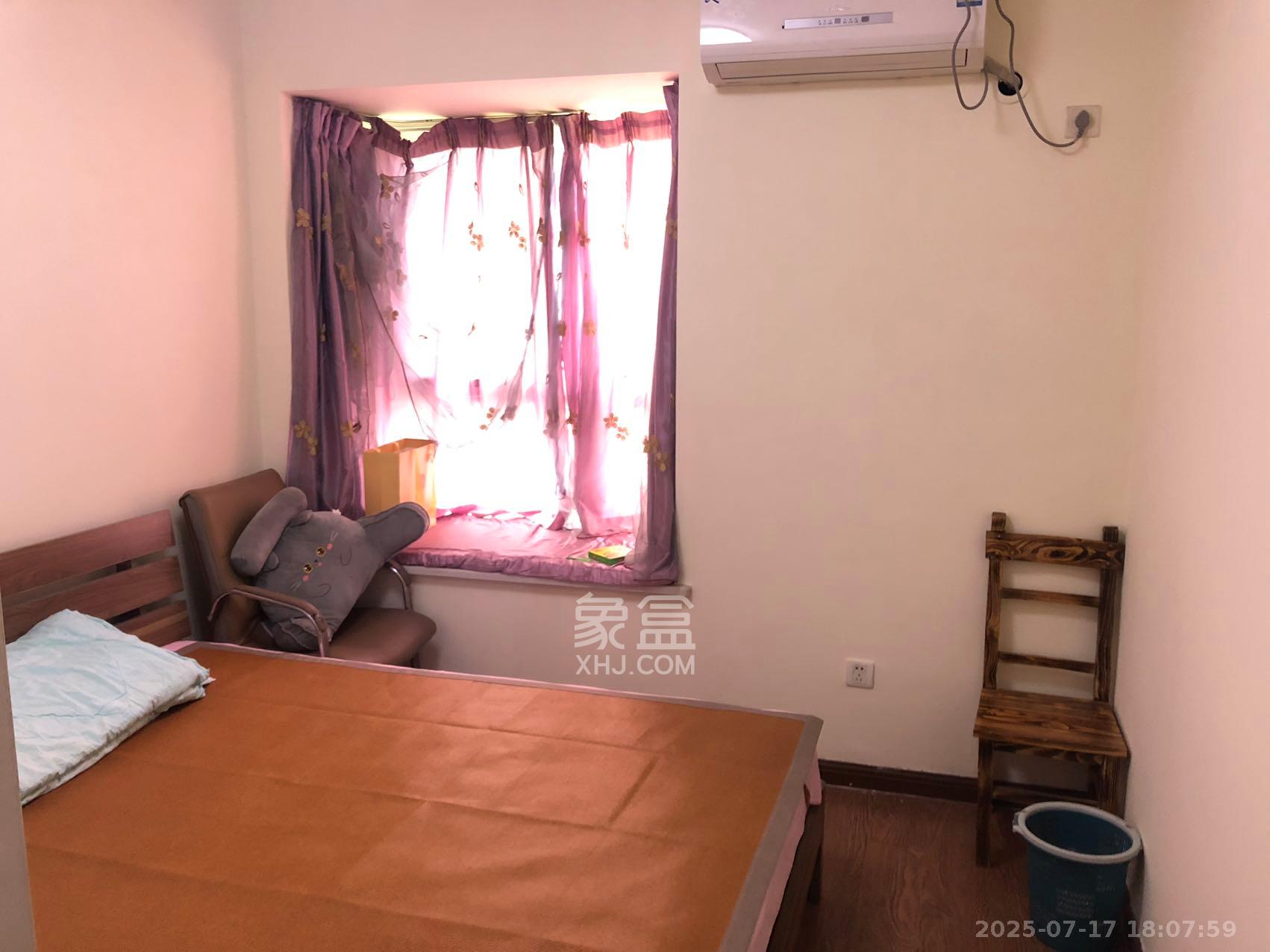 嘉盛华庭(一期、二期、三期) 3室2厅2卫 2700.0元/月 嘉盛华庭(一期、二期、三期) 3室2厅2卫 2700.0元/月室内图