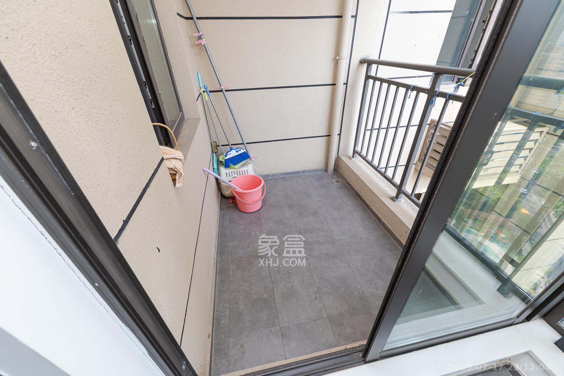 润和滨江府 3室2厅2卫 120.0万 润和滨江府 3室2厅2卫 120.0万阳台