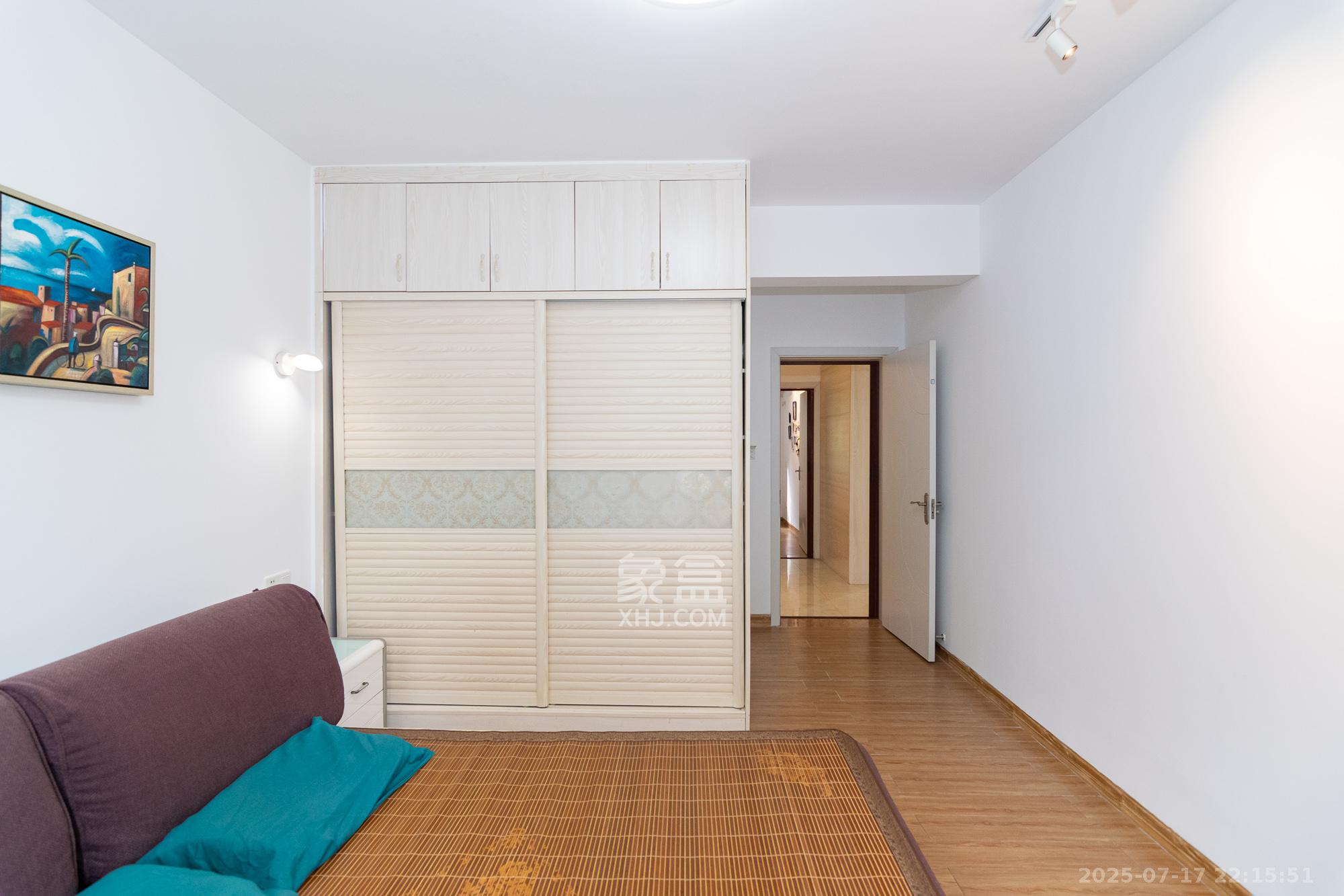 荣盛岳麓峰景 6室2厅3卫 128.8万 荣盛岳麓峰景 6室2厅3卫 128.8万卧室