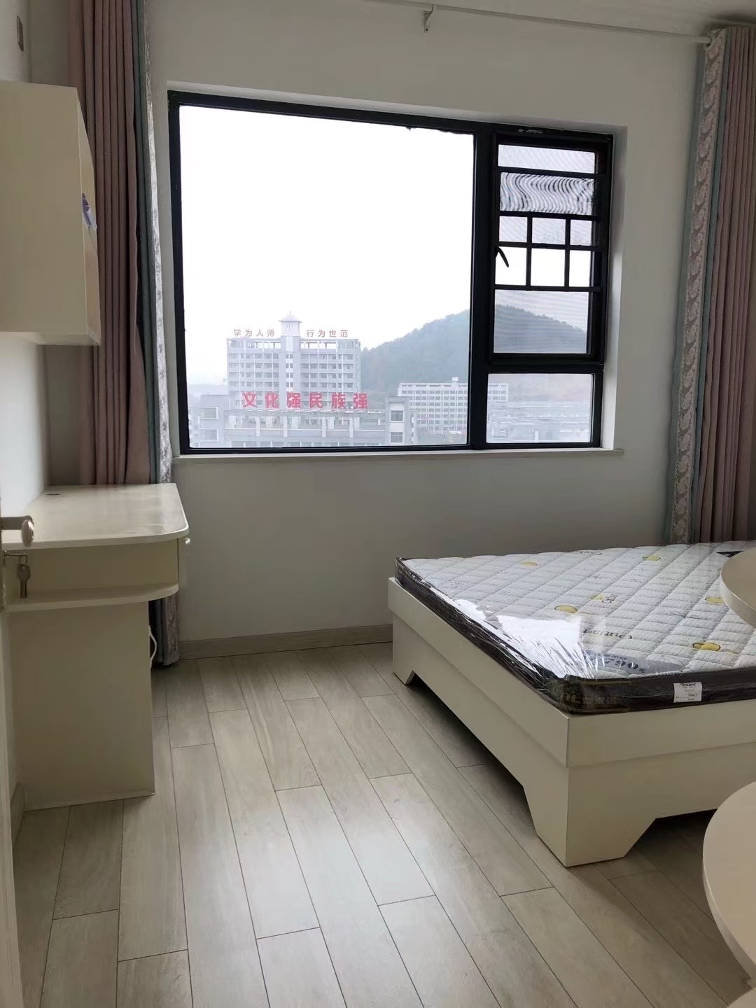 百弘学府城 3室2厅2卫 1800.0元/月 百弘学府城 3室2厅2卫 1800.0元/月室内图