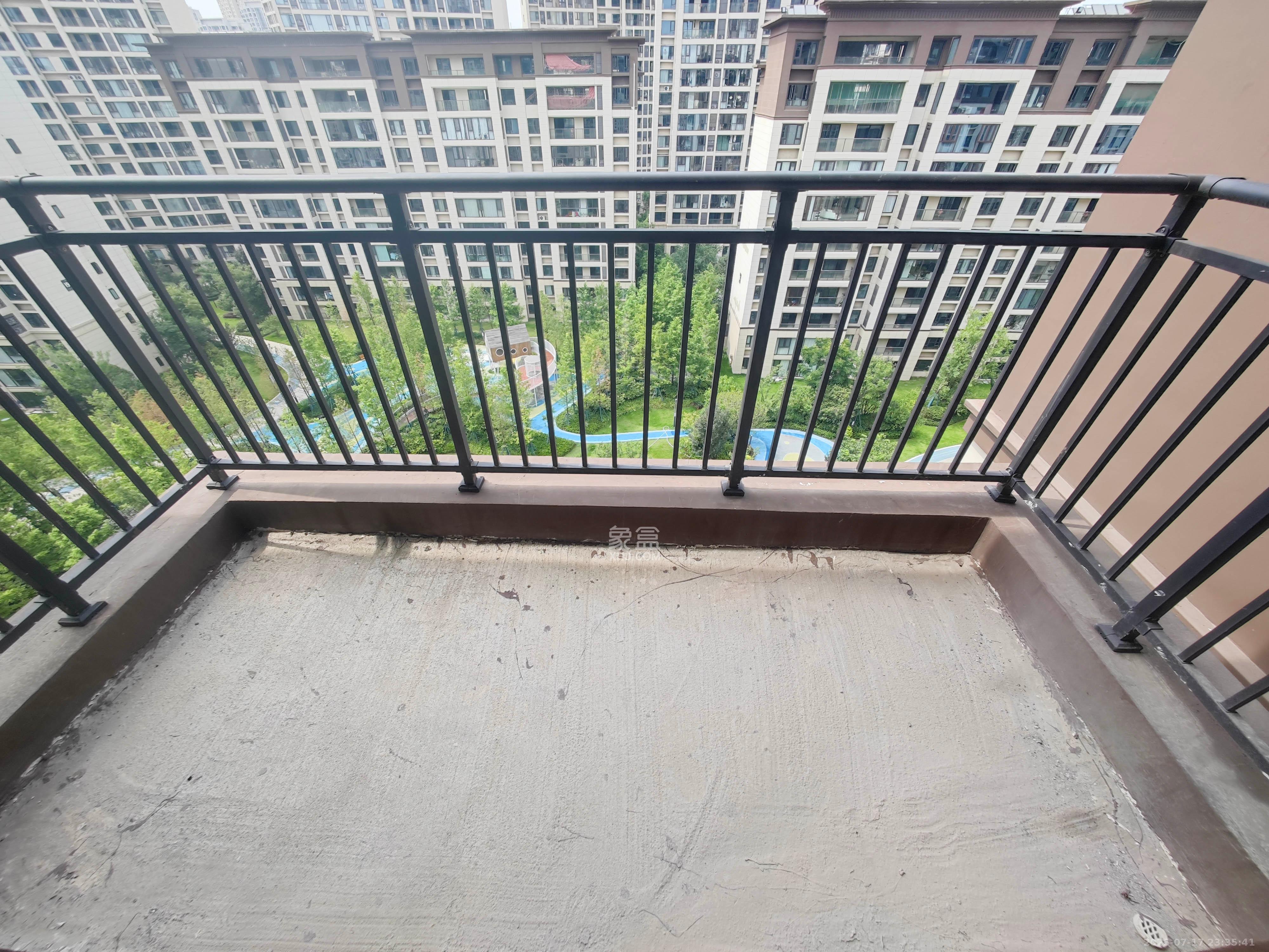 远洋红星天铂一期  5室2厅2卫    220.0万 远洋红星天铂一期  5室2厅2卫    220.0万阳台