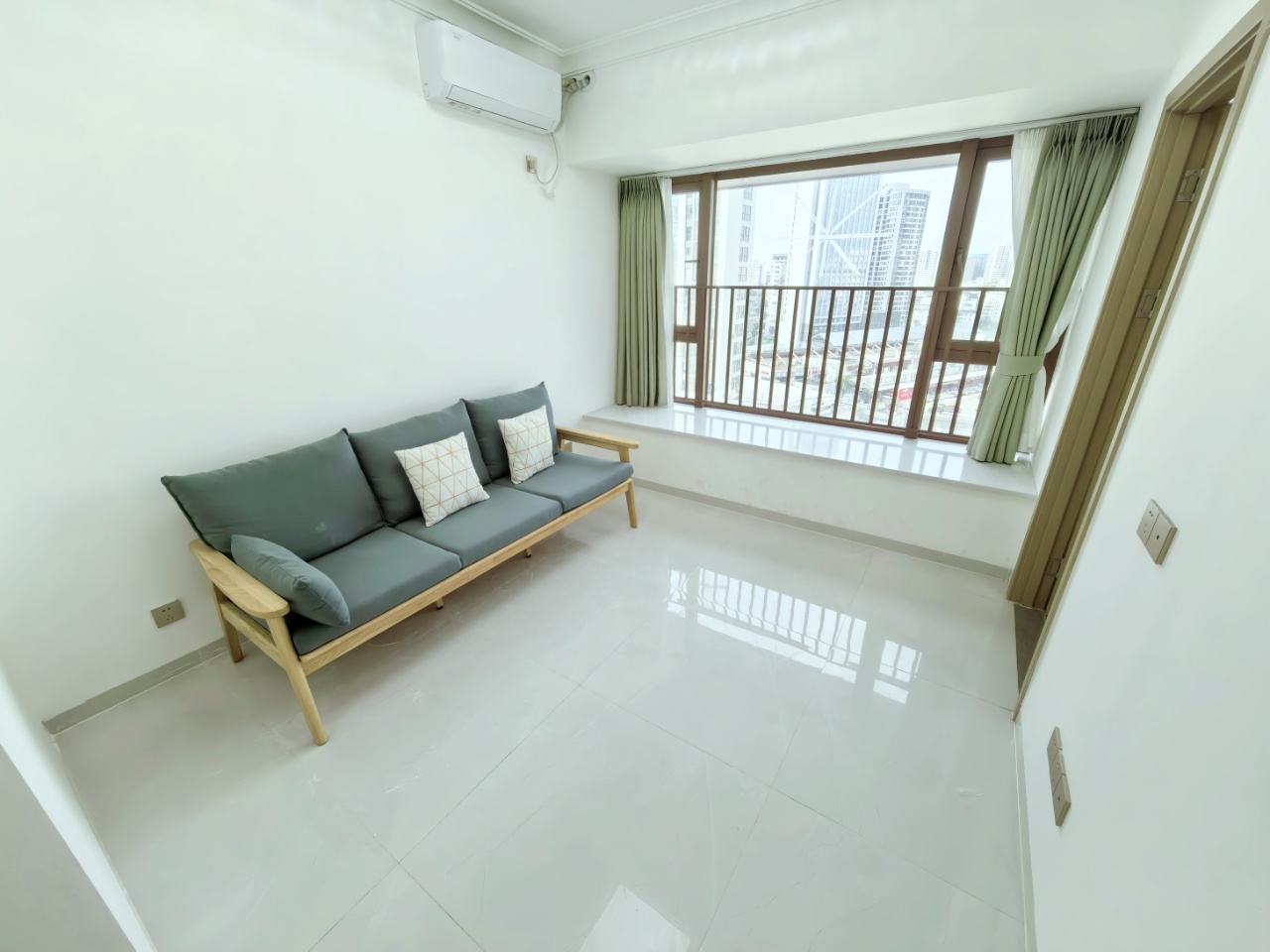 金龙城市广场二期  2室1厅1卫    2700.0元/月 金龙城市广场二期  2室1厅1卫    2700.0元/月户型图