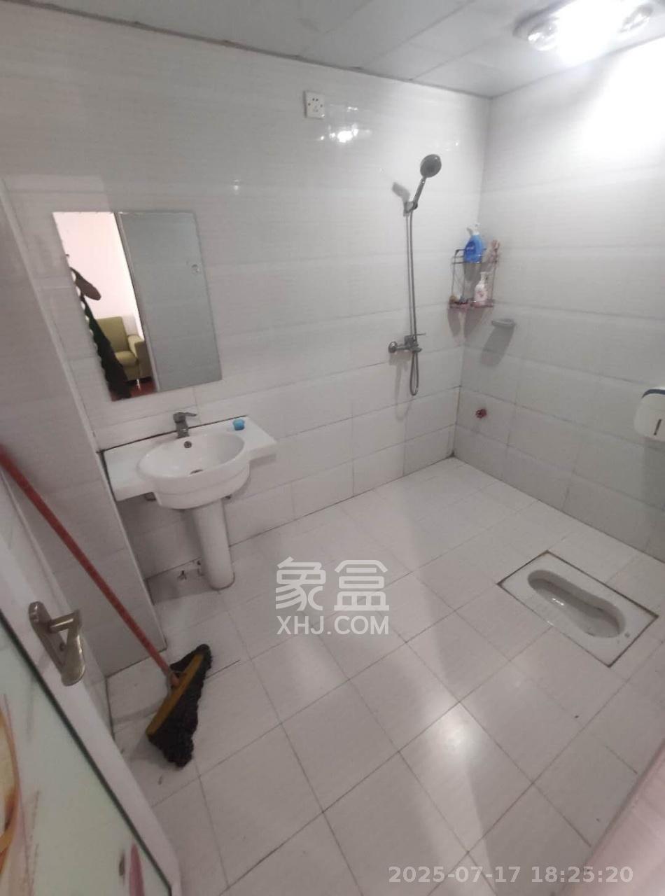 金领家族 1室1厅1卫 1300.0元/月 金领家族 1室1厅1卫 1300.0元/月室内图