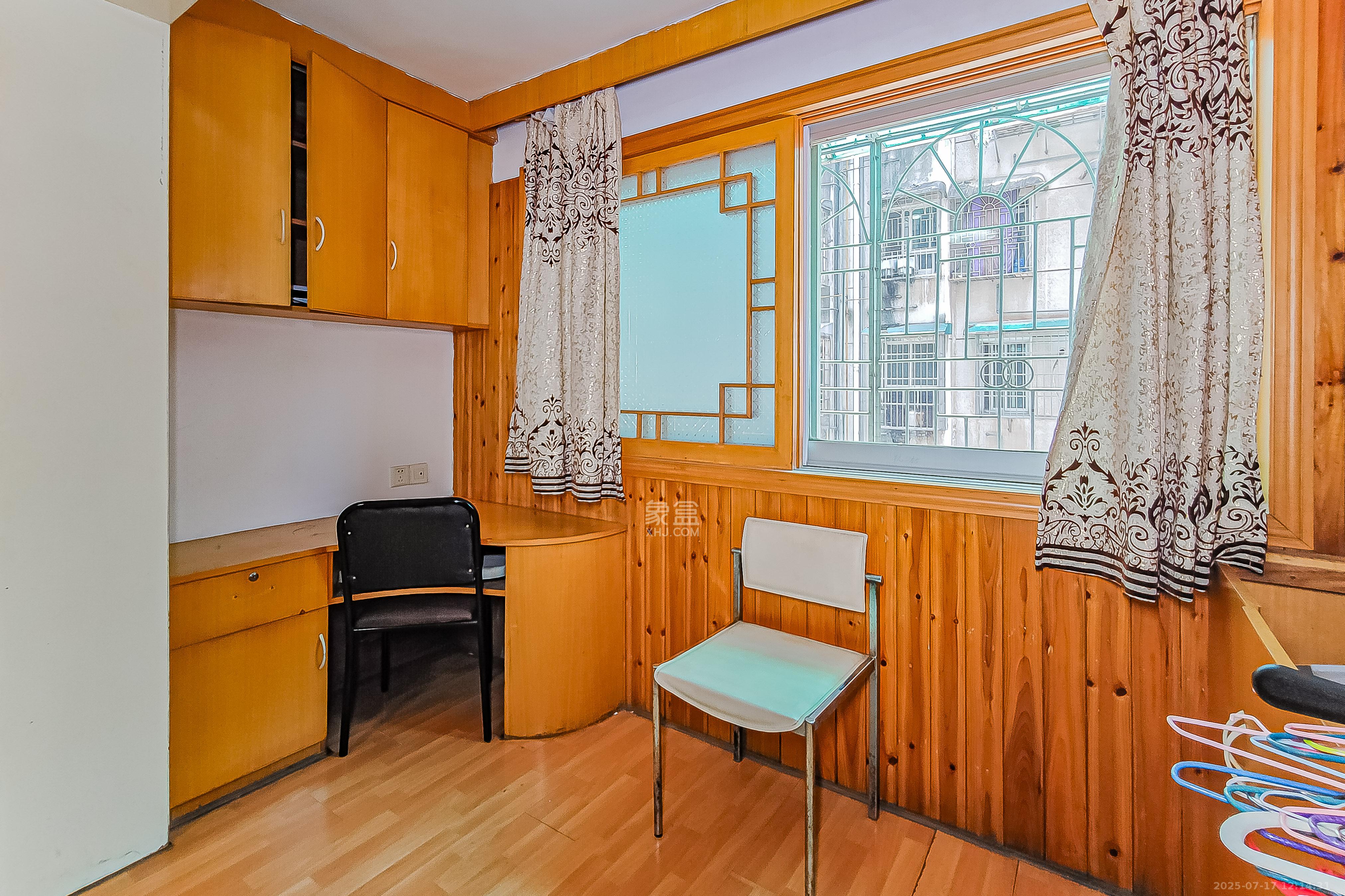 金泰小区  2室2厅2卫    80.0万 金泰小区  2室2厅2卫    80.0万阳台