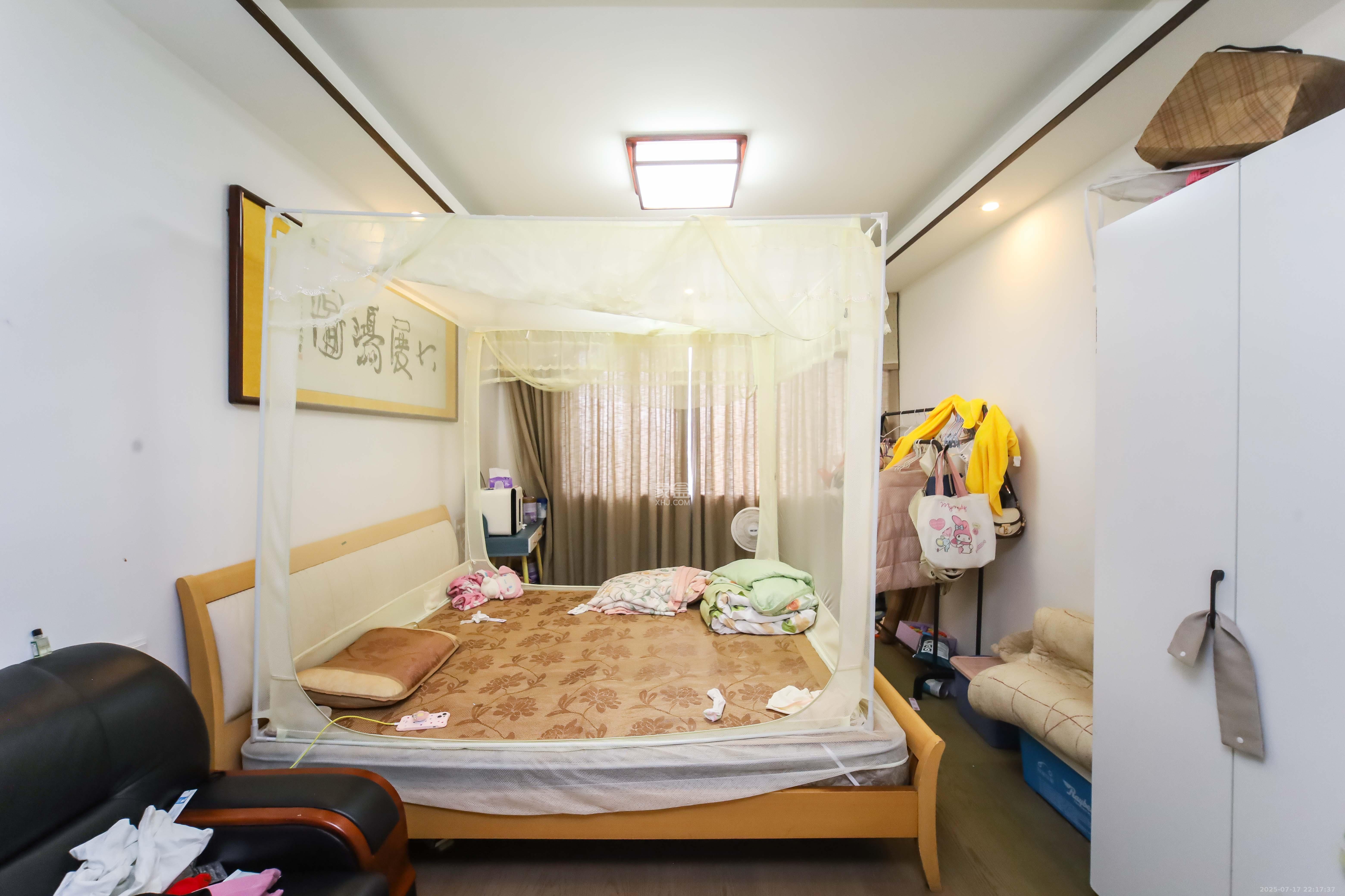 上东辛顿公寓  3室2厅1卫   68.00万卧室