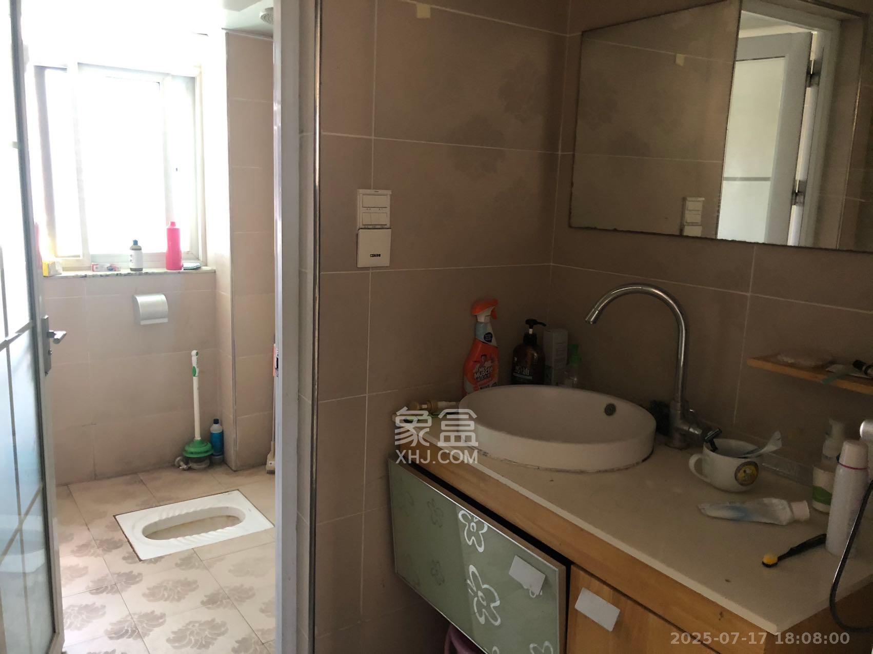 嘉盛华庭(一期、二期、三期) 3室2厅2卫 2700.0元/月 嘉盛华庭(一期、二期、三期) 3室2厅2卫 2700.0元/月室内图