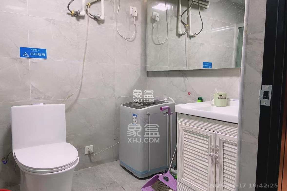 新世界广场 1室1厅1卫 1500.0元/月 新世界广场 1室1厅1卫 1500.0元/月室内图