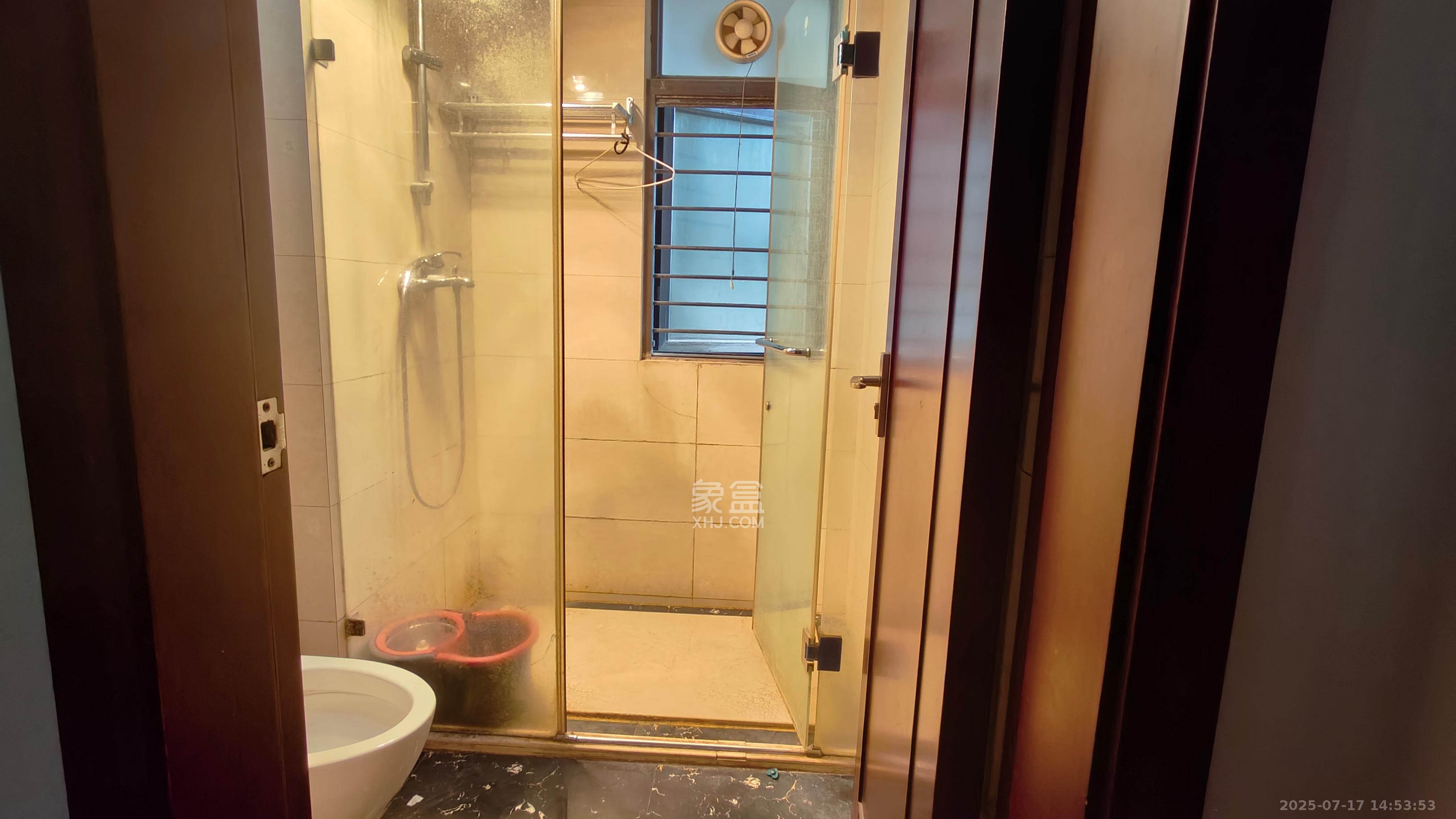 中海国际二期  3室2厅1卫    2100.0元/月 中海国际二期  3室2厅1卫    2100.0元/月室内图