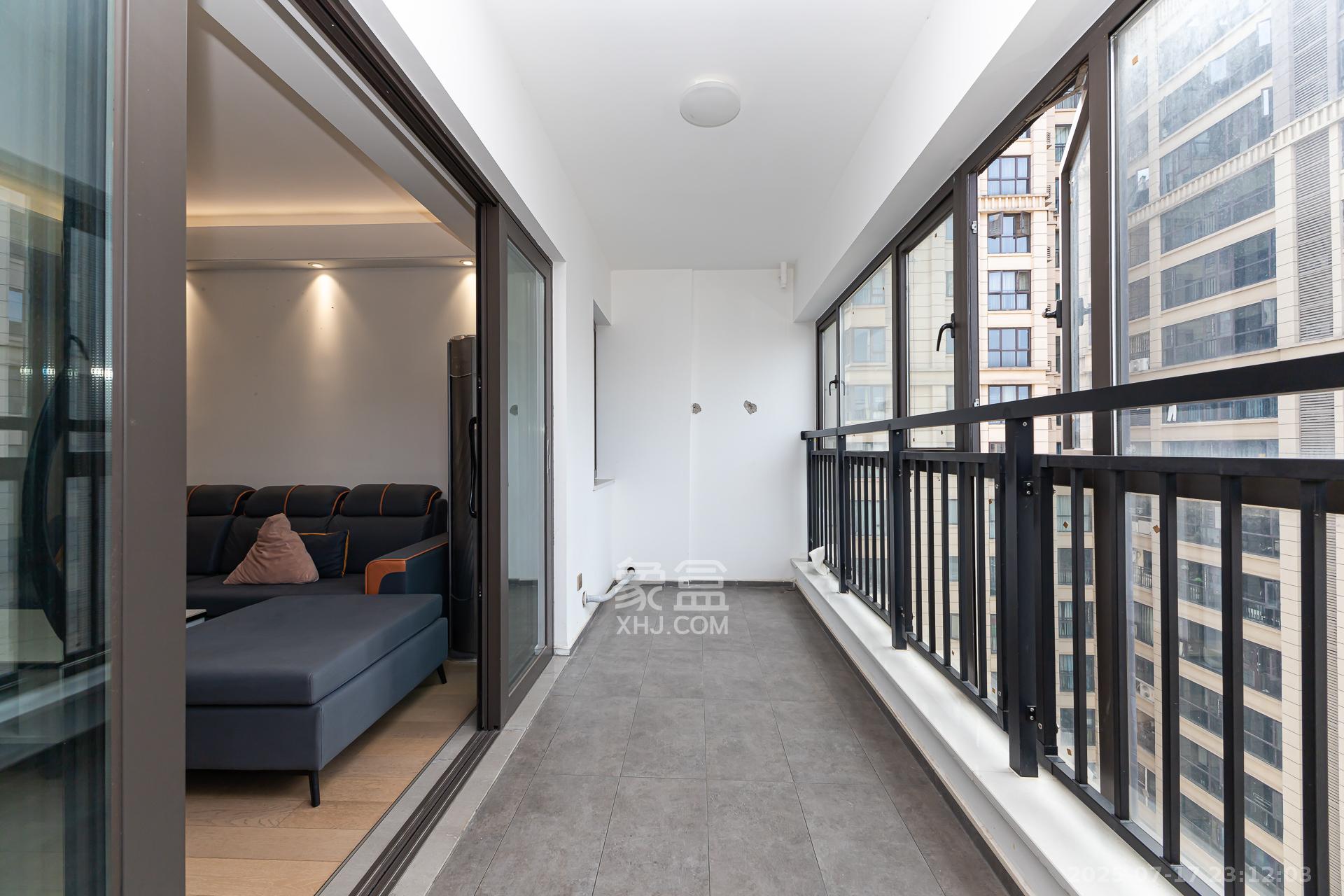 润和滨江府 3室2厅2卫 120.0万 润和滨江府 3室2厅2卫 120.0万阳台