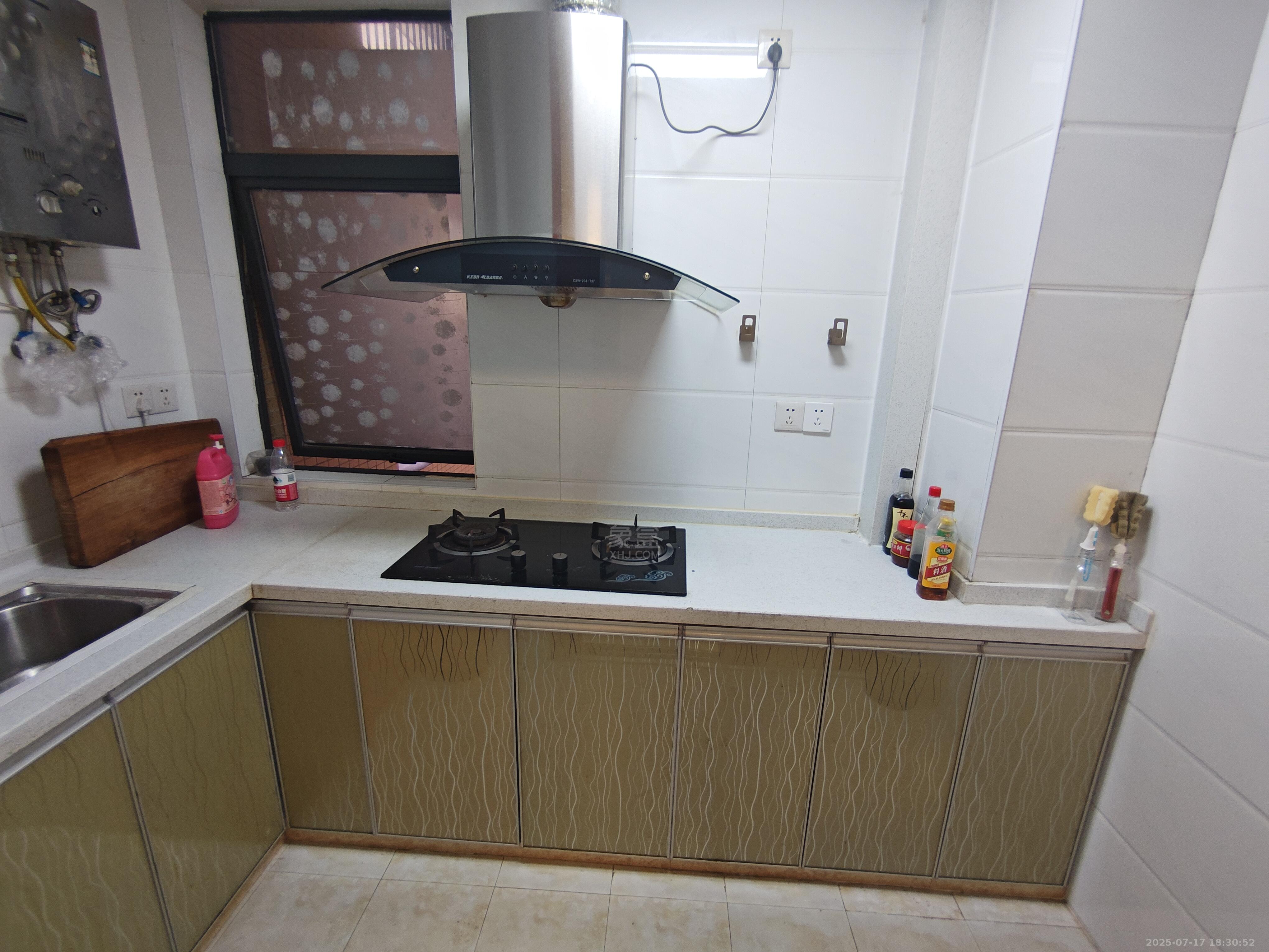 春藤小镇 3室2厅2卫 1900.0元/月 春藤小镇 3室2厅2卫 1900.0元/月室内图