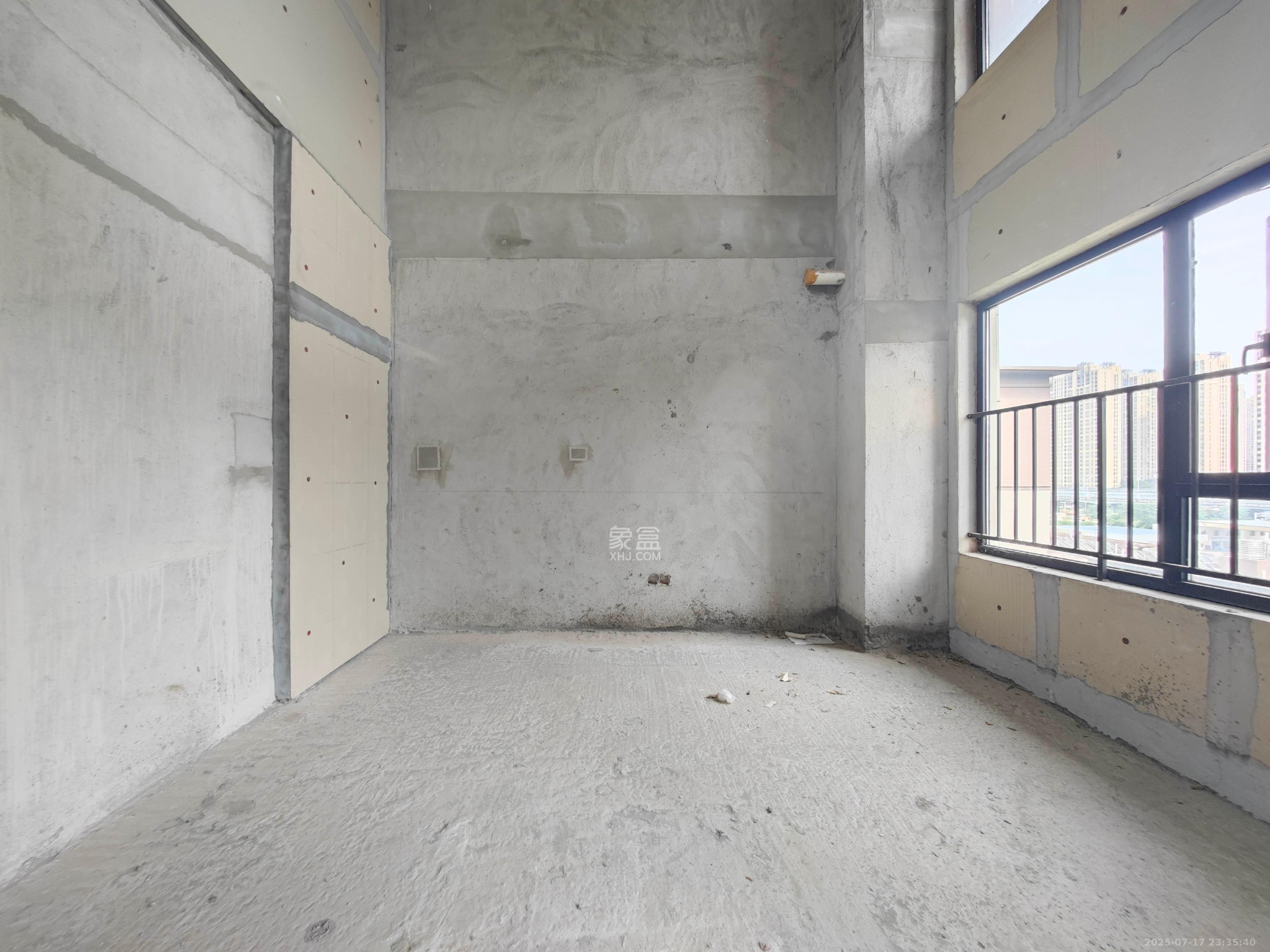 远洋红星天铂一期  5室2厅2卫    220.0万 远洋红星天铂一期  5室2厅2卫    220.0万卧室