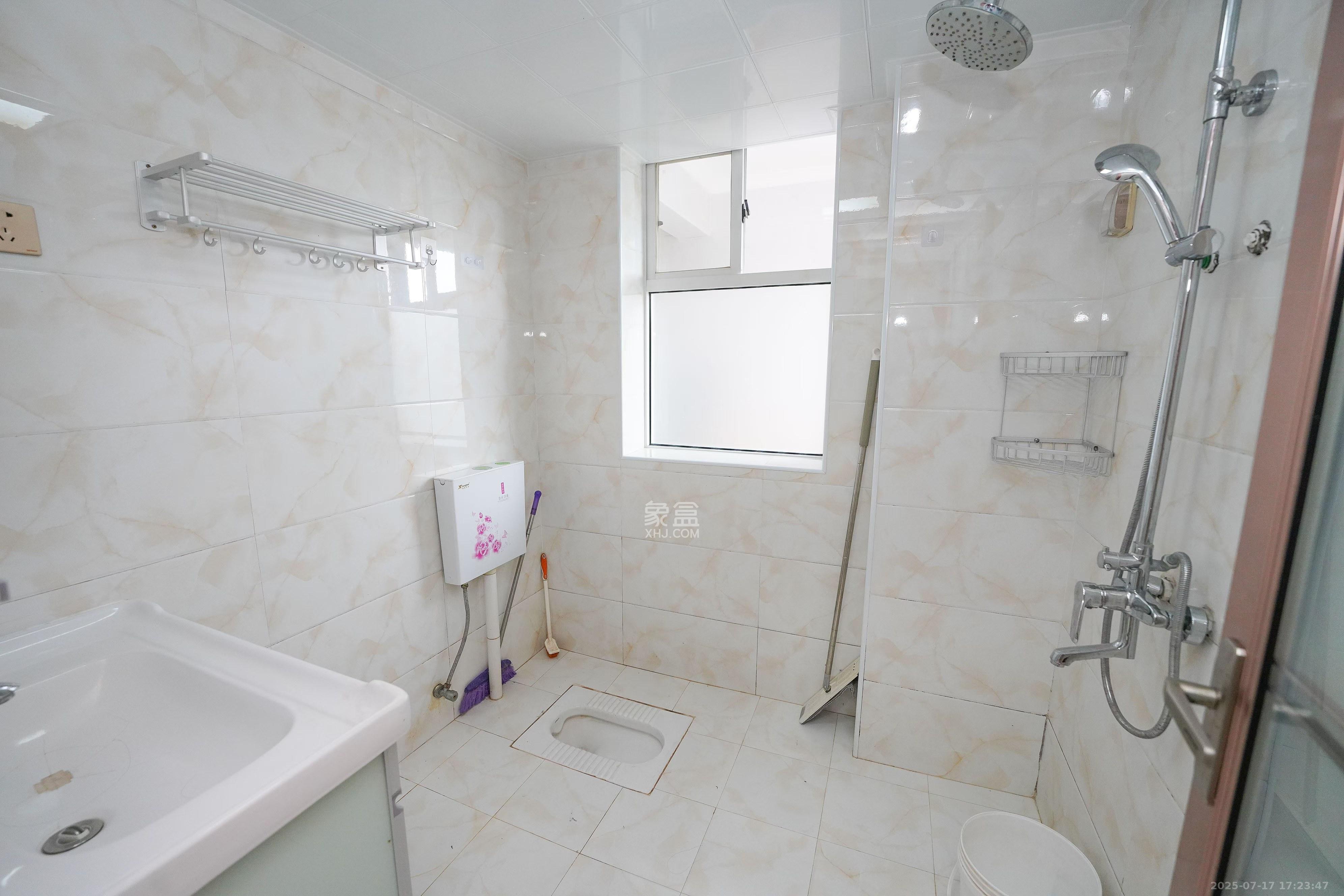 怡海星城 3室2厅1卫 2300.0元/月 怡海星城 3室2厅1卫 2300.0元/月室内图