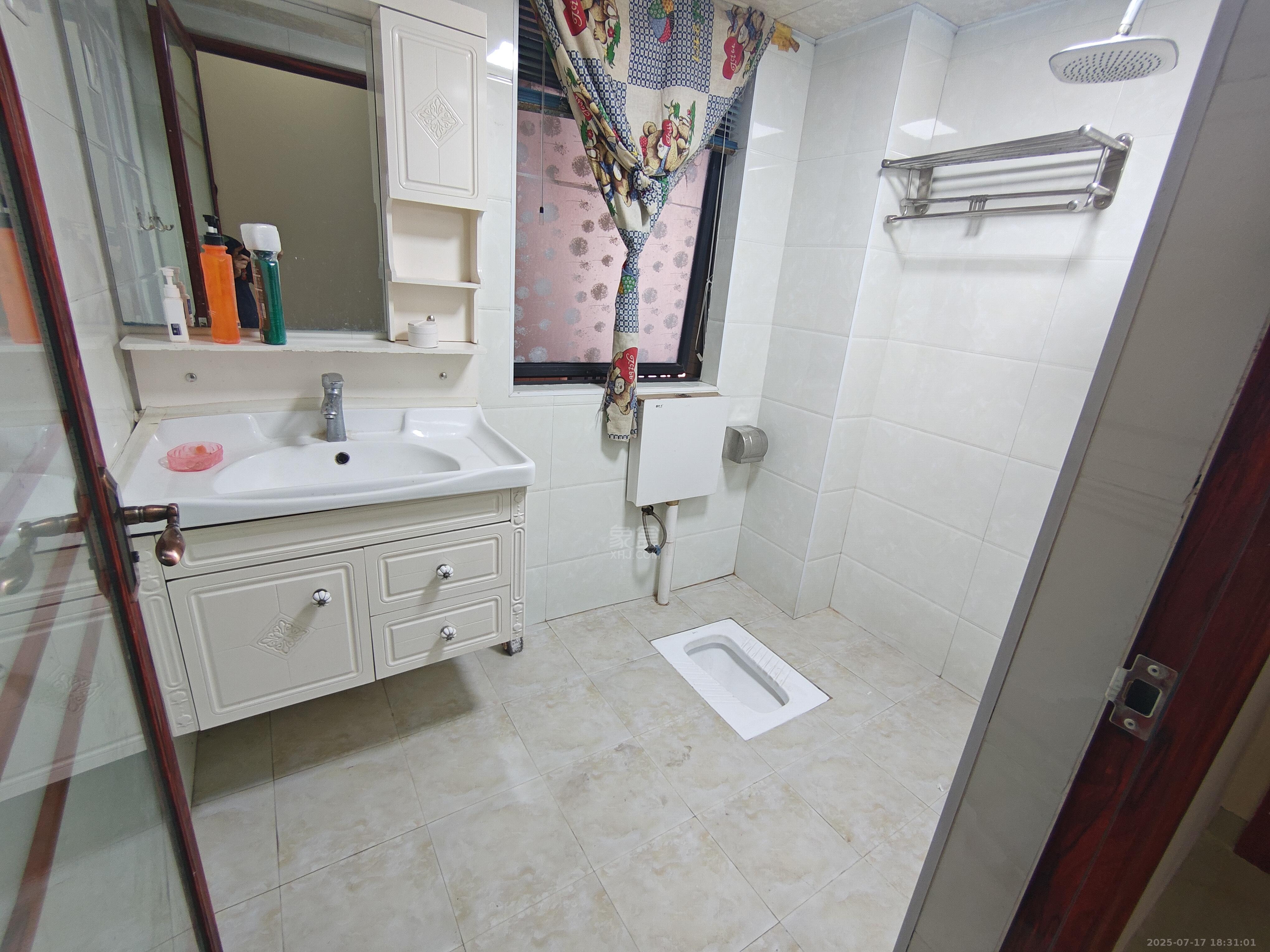 春藤小镇 3室2厅2卫 1900.0元/月 春藤小镇 3室2厅2卫 1900.0元/月室内图