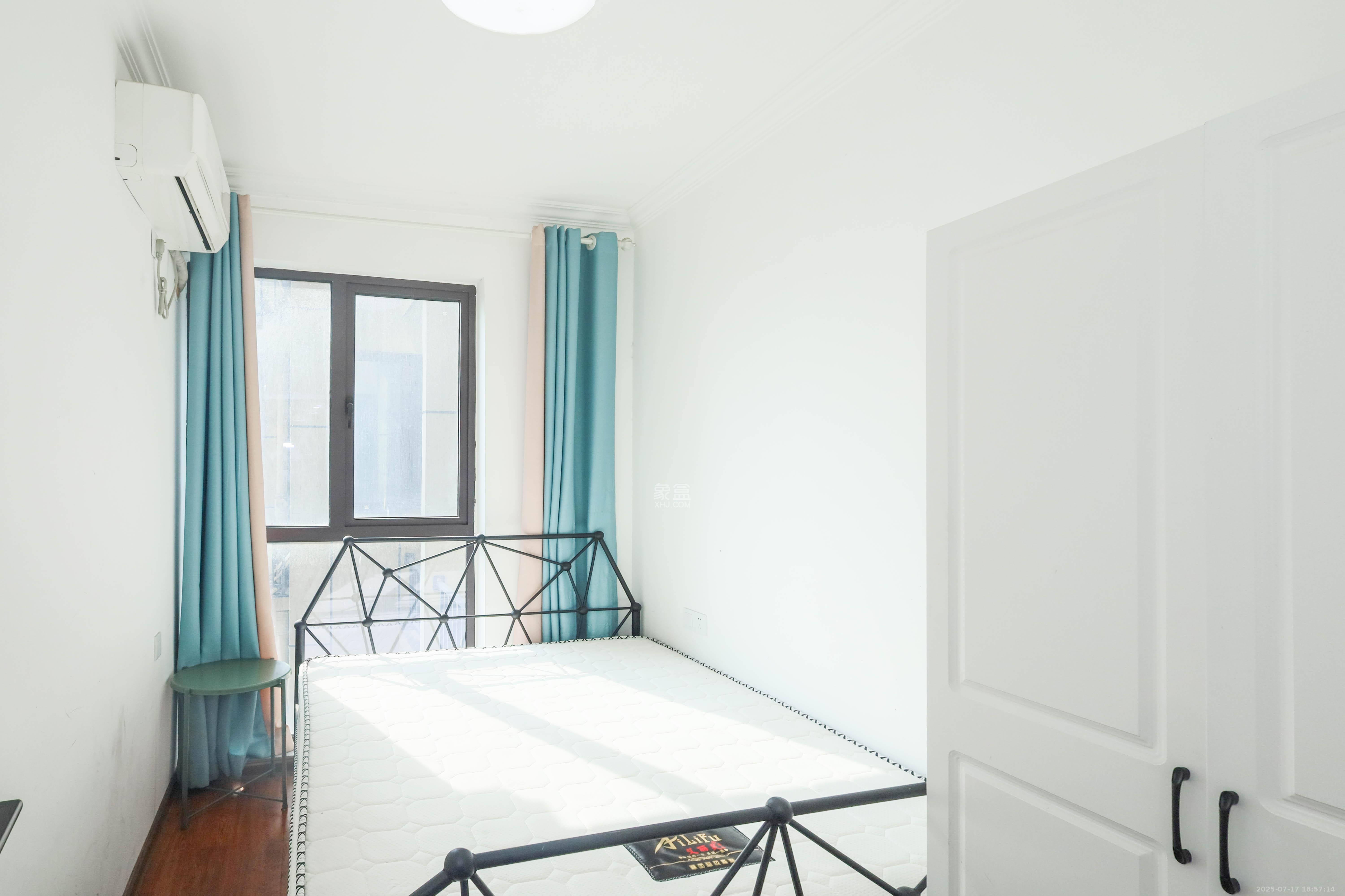 中国铁建梅溪青秀二期 3室2厅2卫 115.0万 中国铁建梅溪青秀二期 3室2厅2卫 115.0万卧室