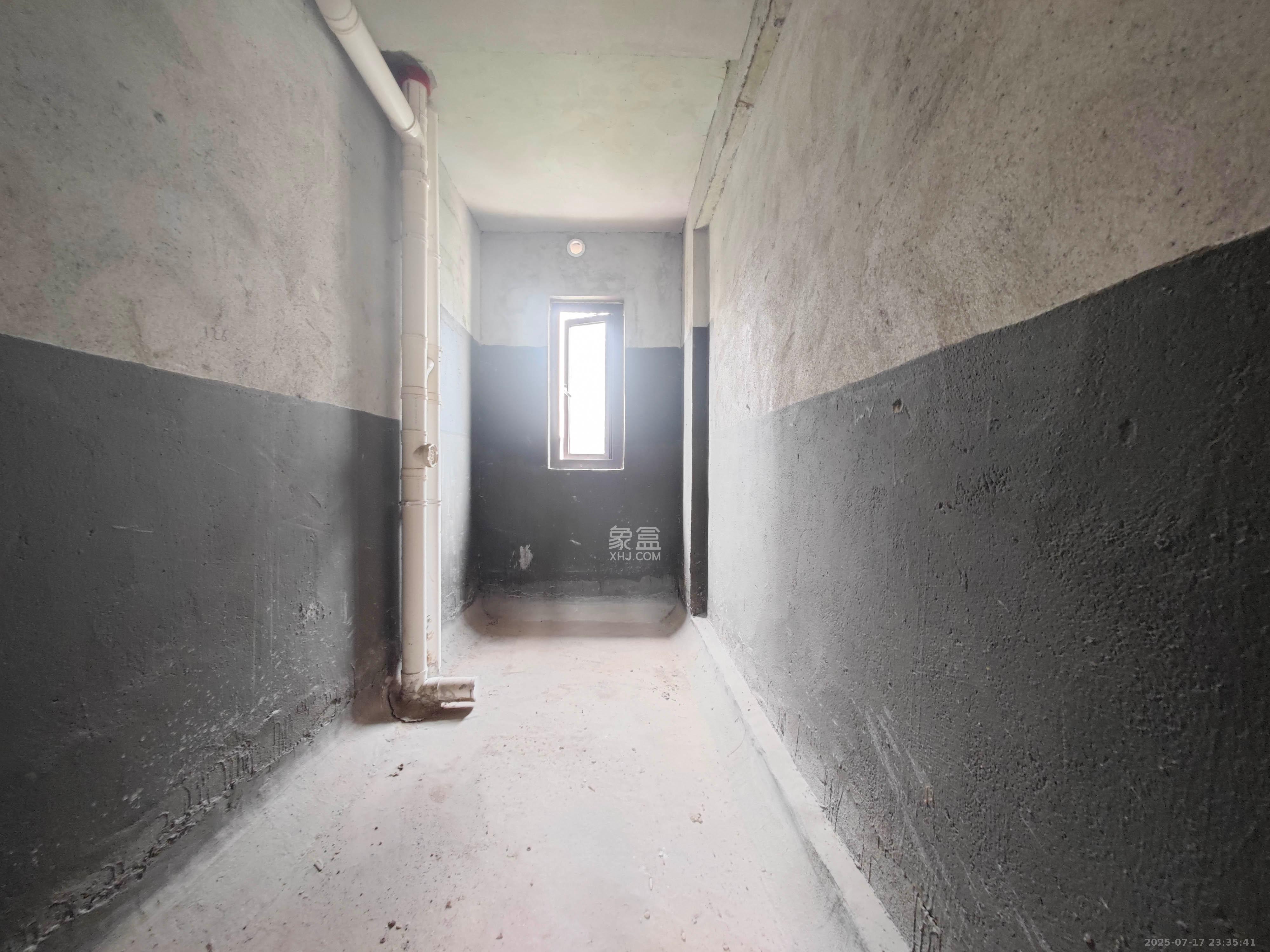 远洋红星天铂一期  5室2厅2卫    220.0万 远洋红星天铂一期  5室2厅2卫    220.0万卫生间