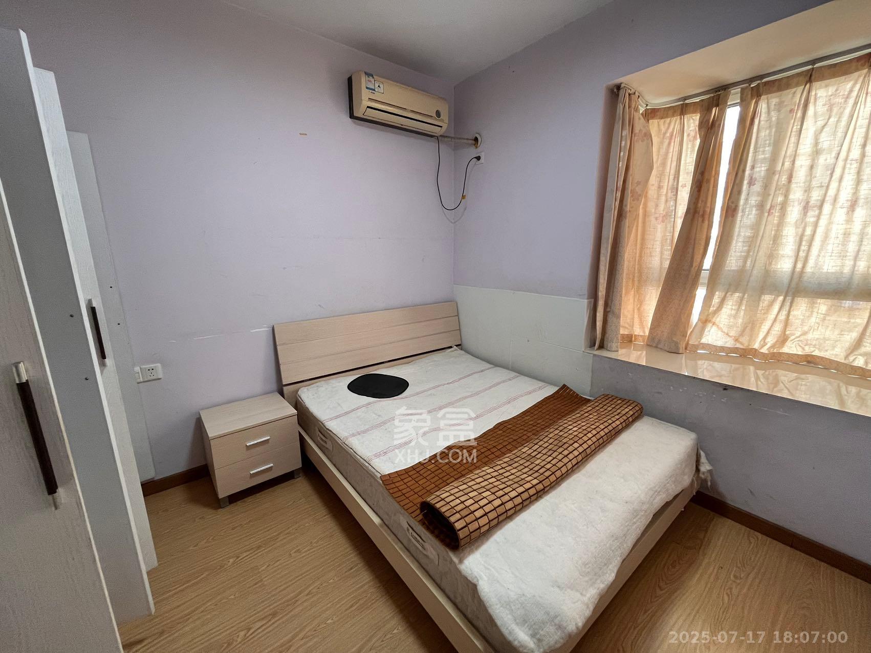 嘉盛华庭(一期、二期、三期) 3室1厅1卫 2400.0元/月 嘉盛华庭(一期、二期、三期) 3室1厅1卫 2400.0元/月室内图