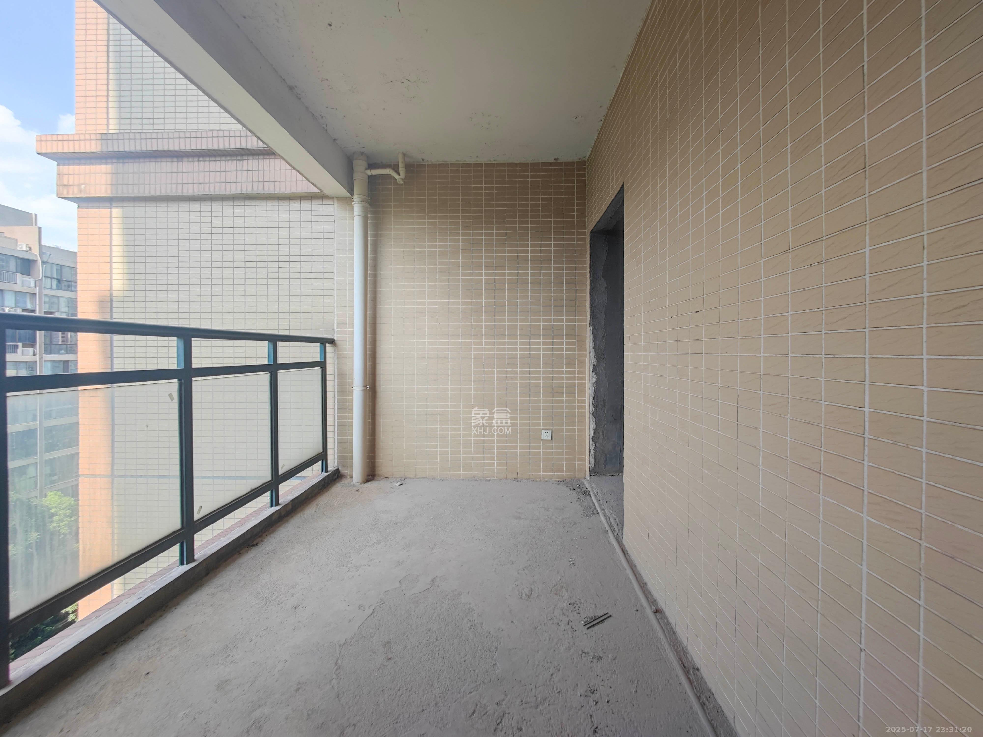 鑫天御景湾 3室2厅2卫 106.8万 鑫天御景湾 3室2厅2卫 106.8万阳台