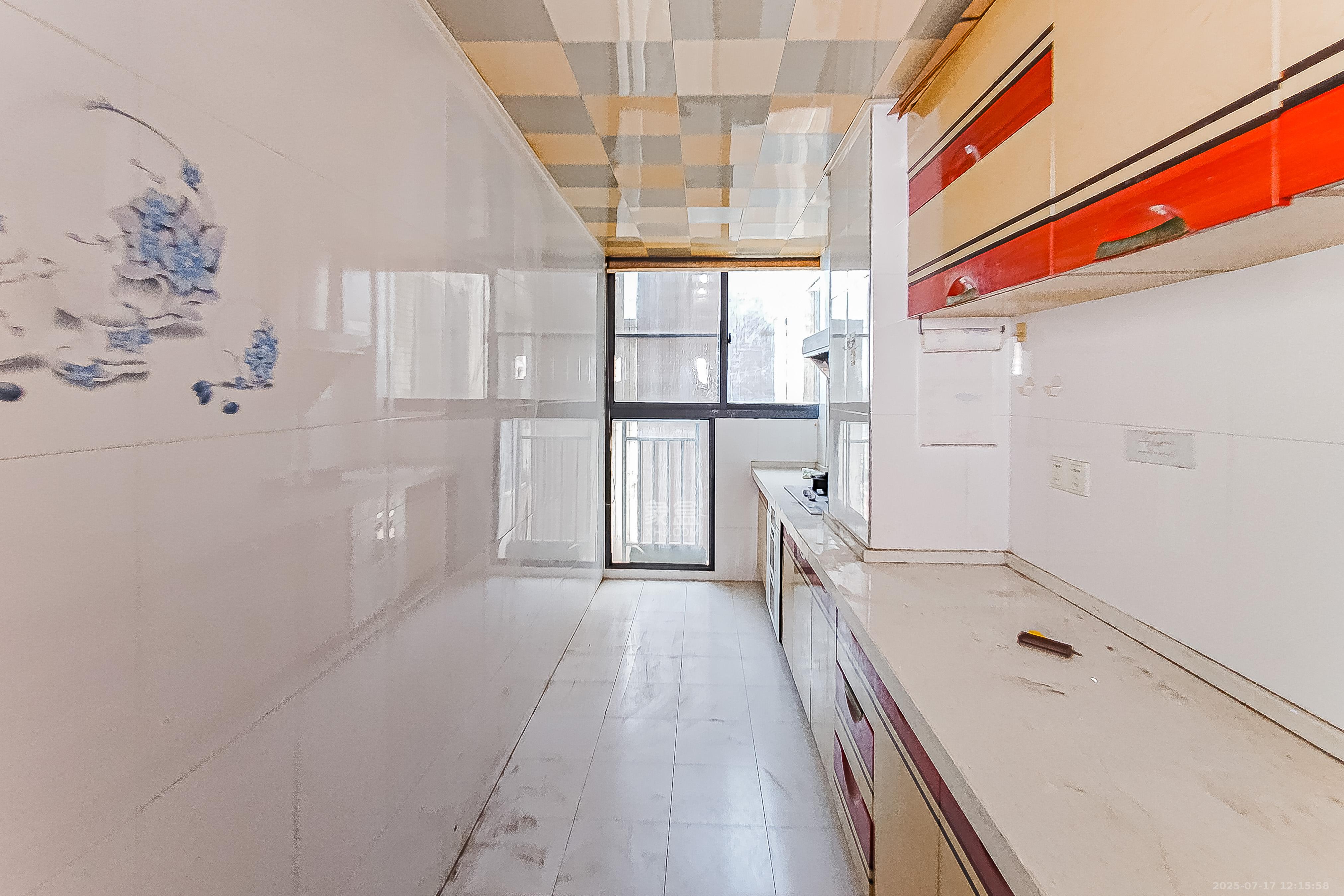 三万英尺  4室2厅2卫    148.0万厨房