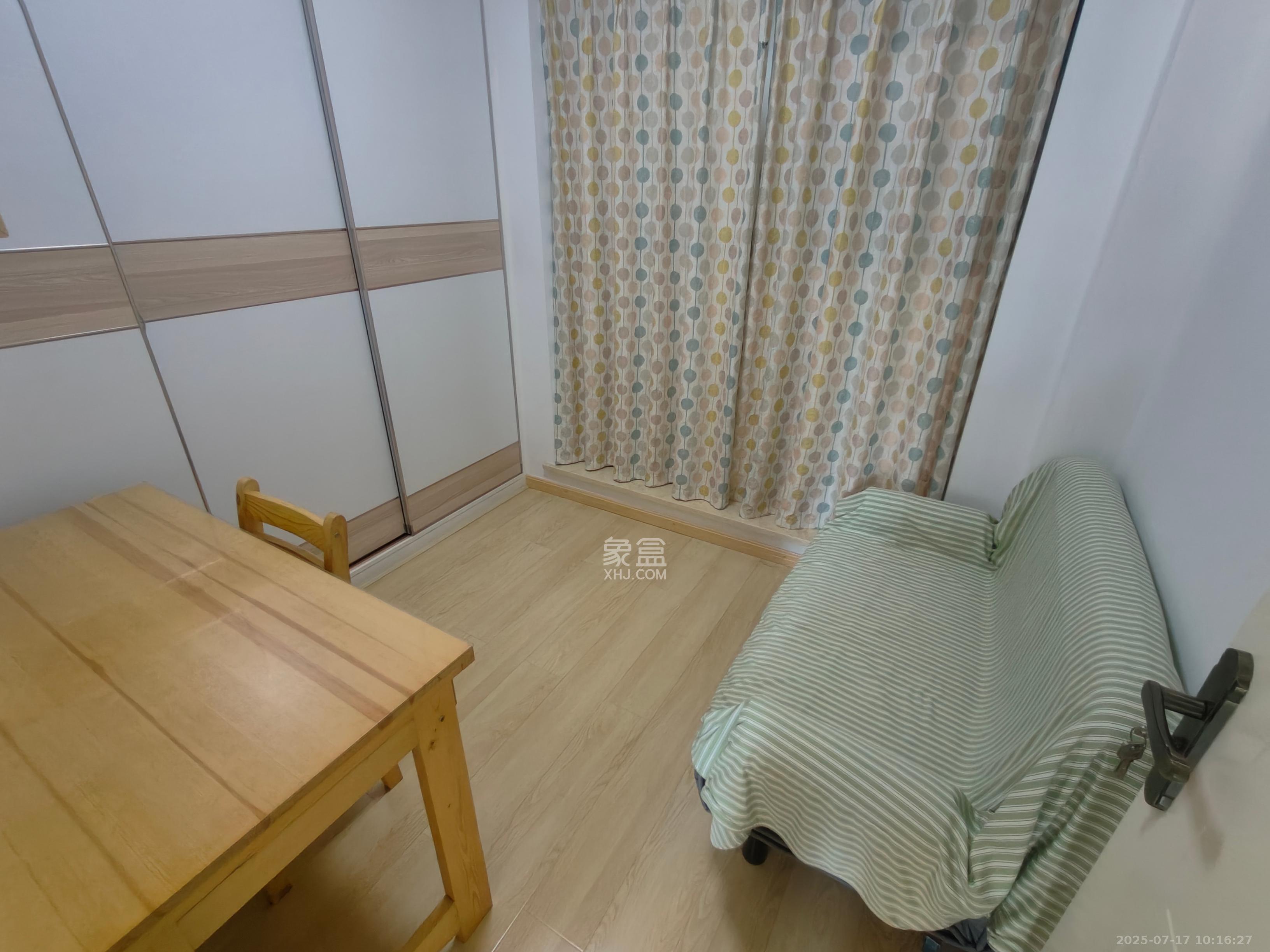 绿地之窗  3室2厅2卫   2800.00元/月室内图