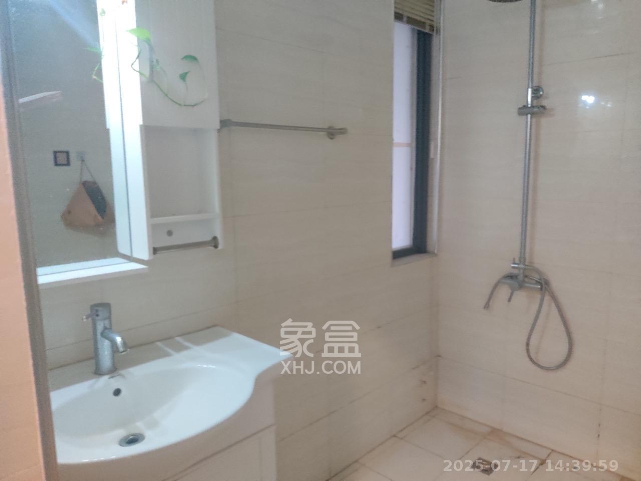 优山美地  1室2厅1卫   2300.00元/月室内图
