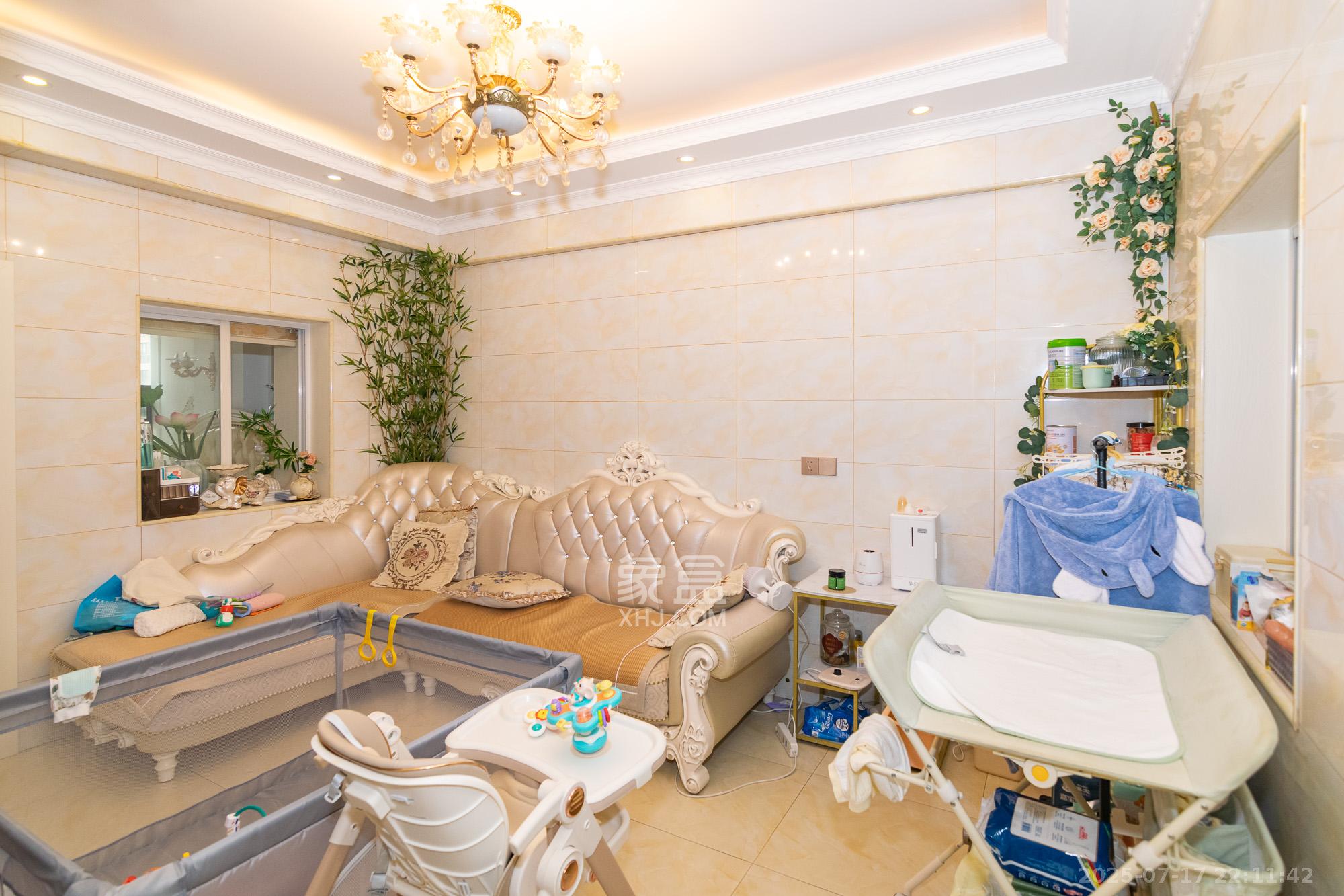 润和紫郡一期  2室2厅1卫    38.8万 润和紫郡一期  2室2厅1卫    38.8万客厅