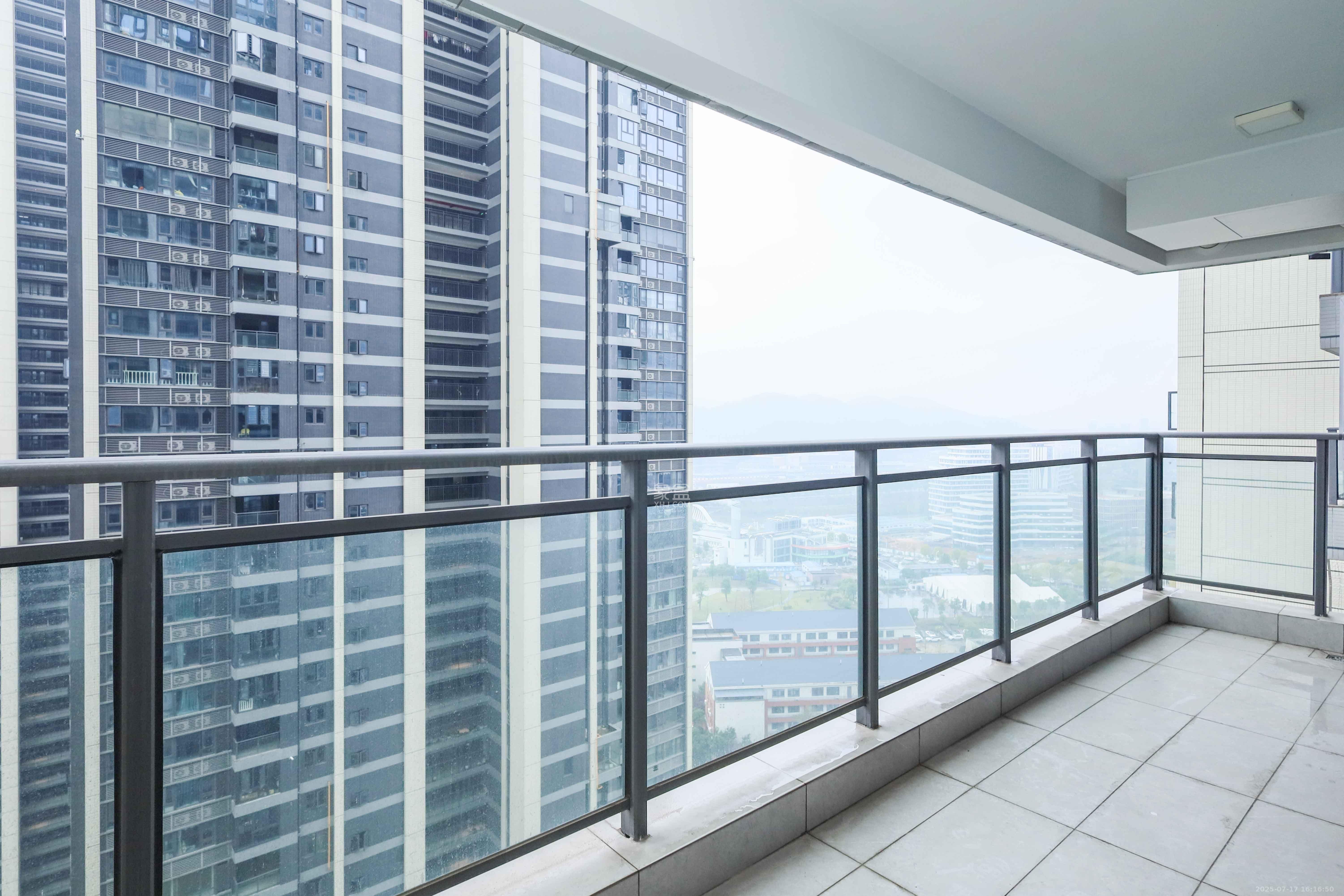 时代梅溪领峰  4室2厅2卫    3200.0元/月室内图