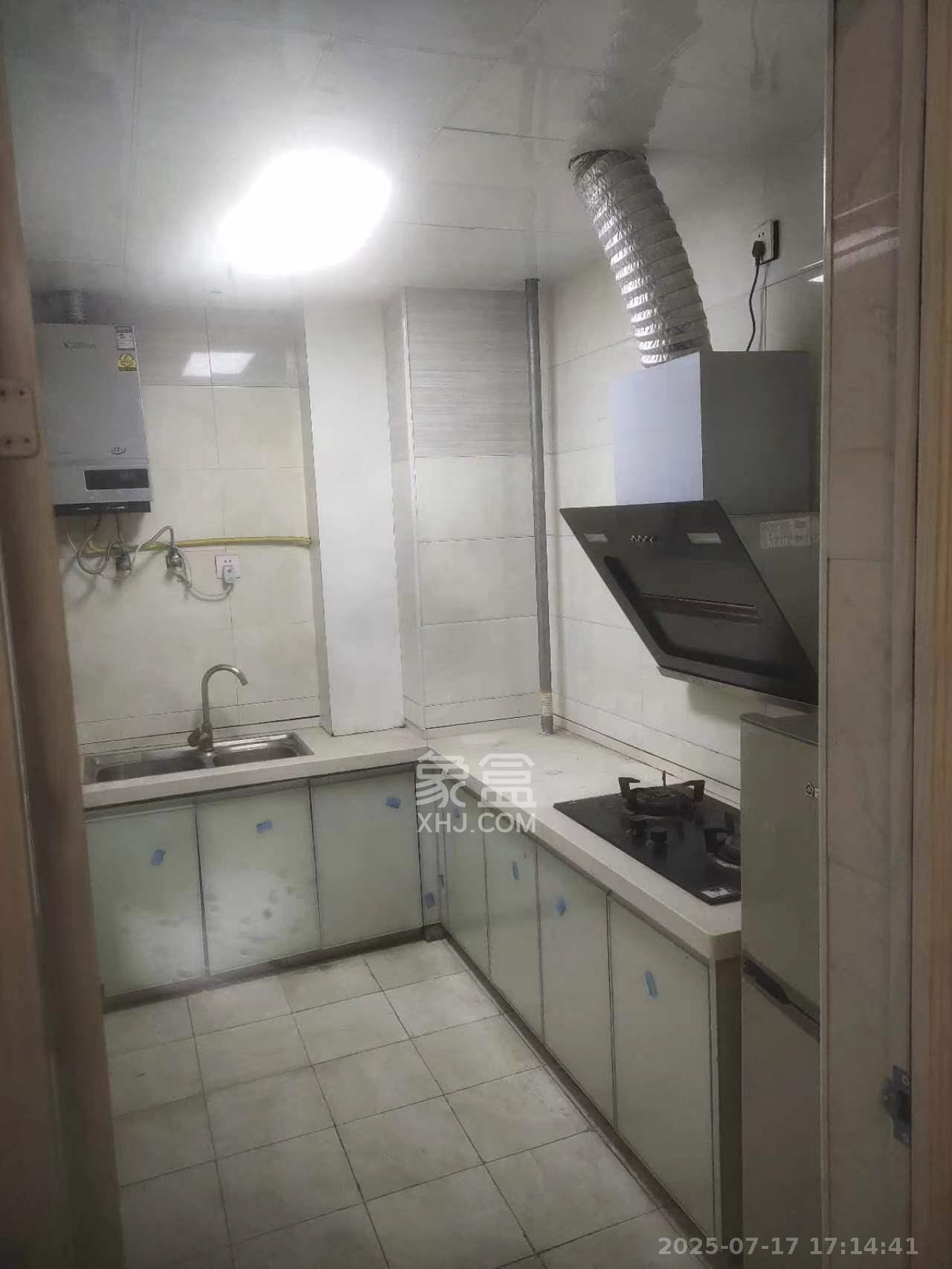 金地三千府(金地湖山樾、金地自在城)  3室2厅1卫    1400.0元/月 金地三千府(金地湖山樾、金地自在城)  3室2厅1卫    1400.0元/月室内图