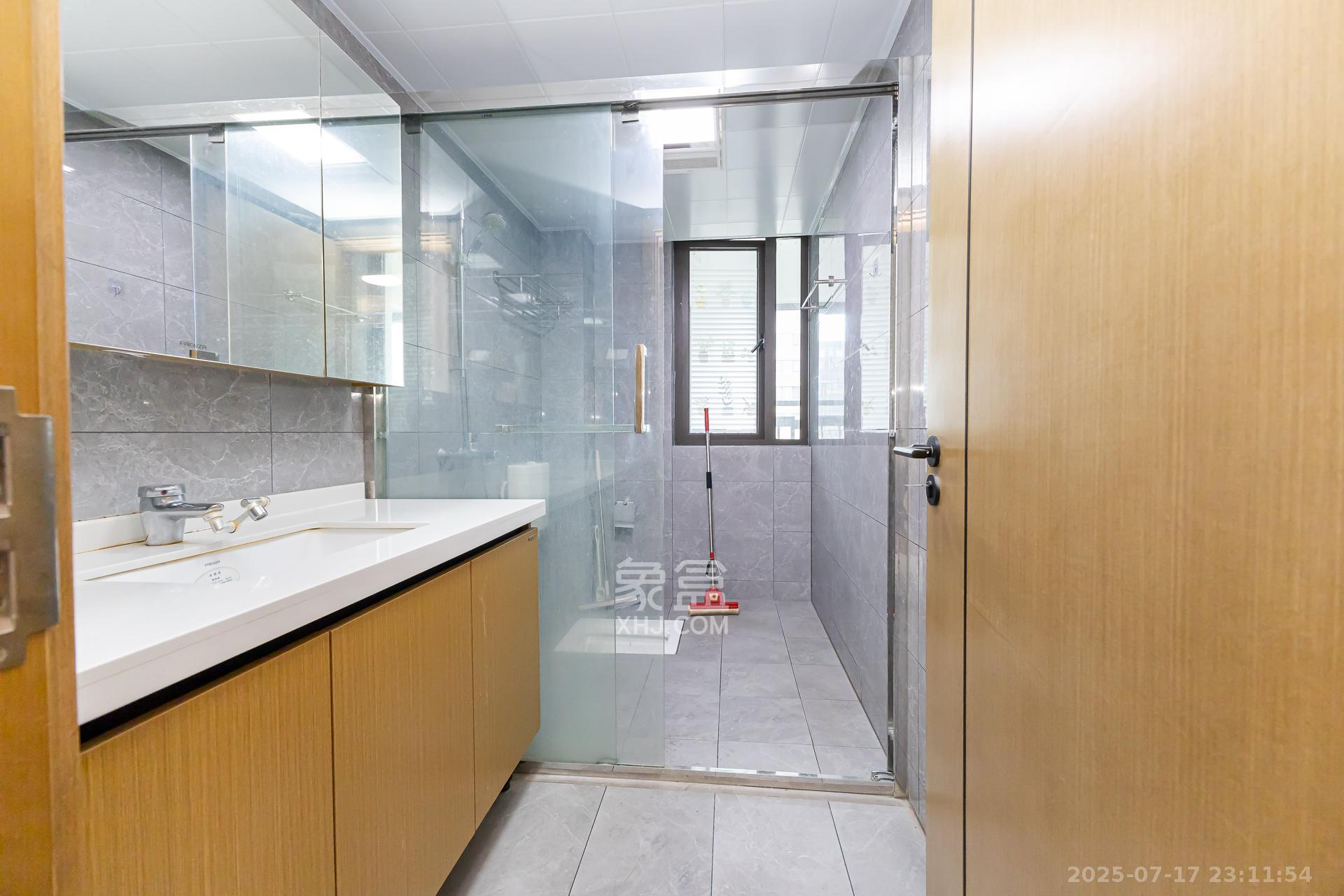 润和滨江府 3室2厅2卫 120.0万 润和滨江府 3室2厅2卫 120.0万卫生间