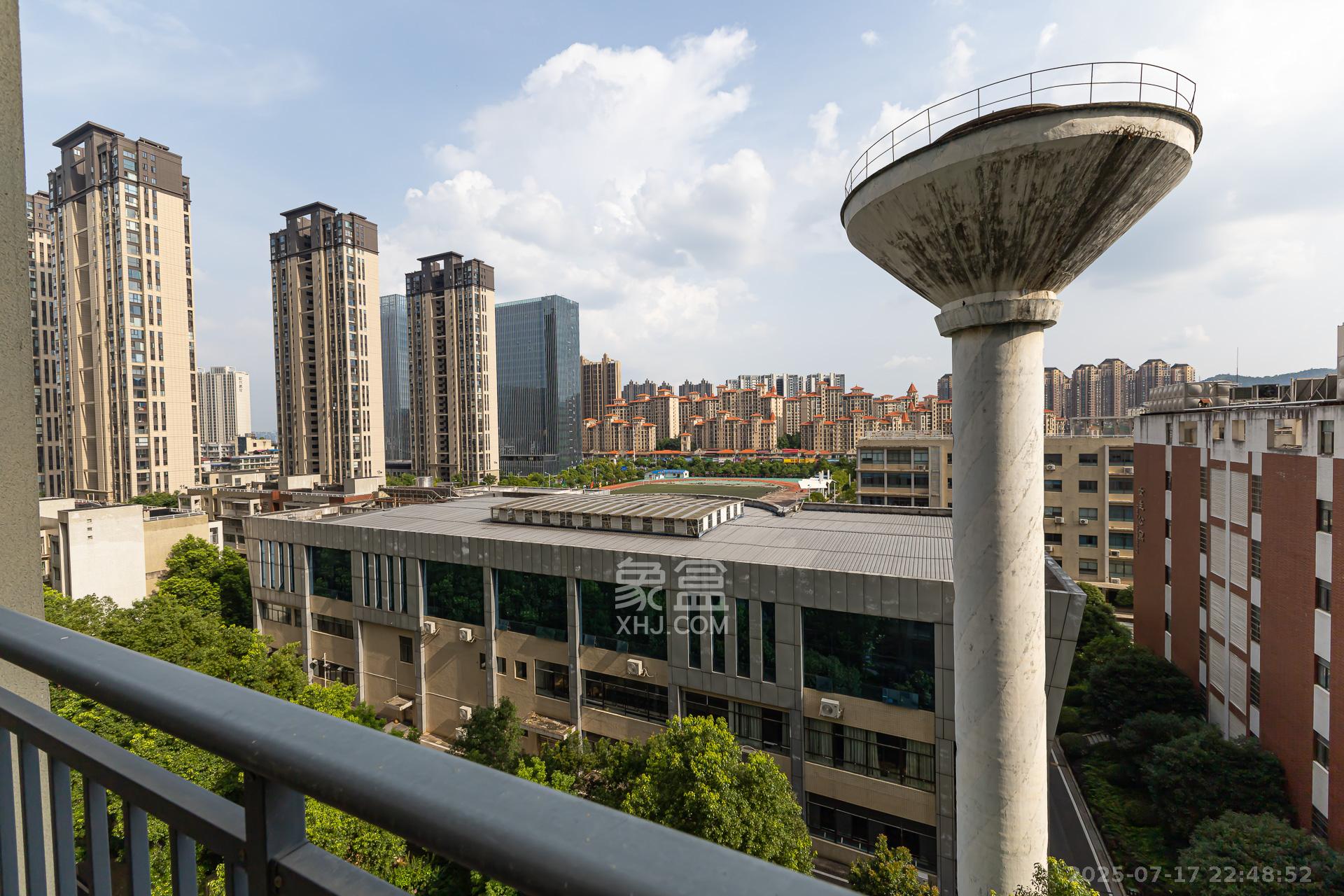 崇文名邸（学林西岸二期）  3室2厅2卫   92.00万阳台