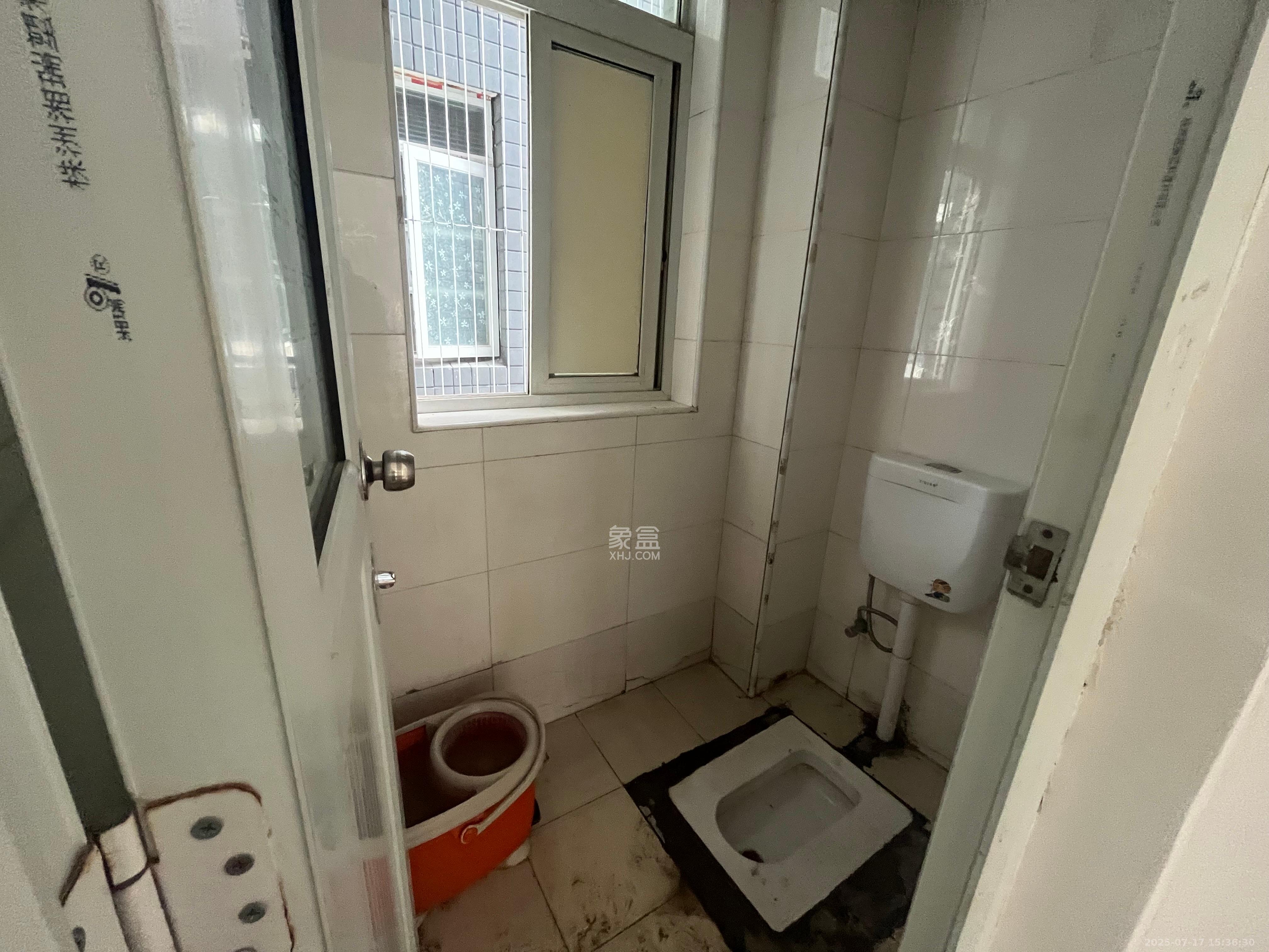 生活艺术城 3室2厅2卫 2300.0元/月 生活艺术城 3室2厅2卫 2300.0元/月室内图