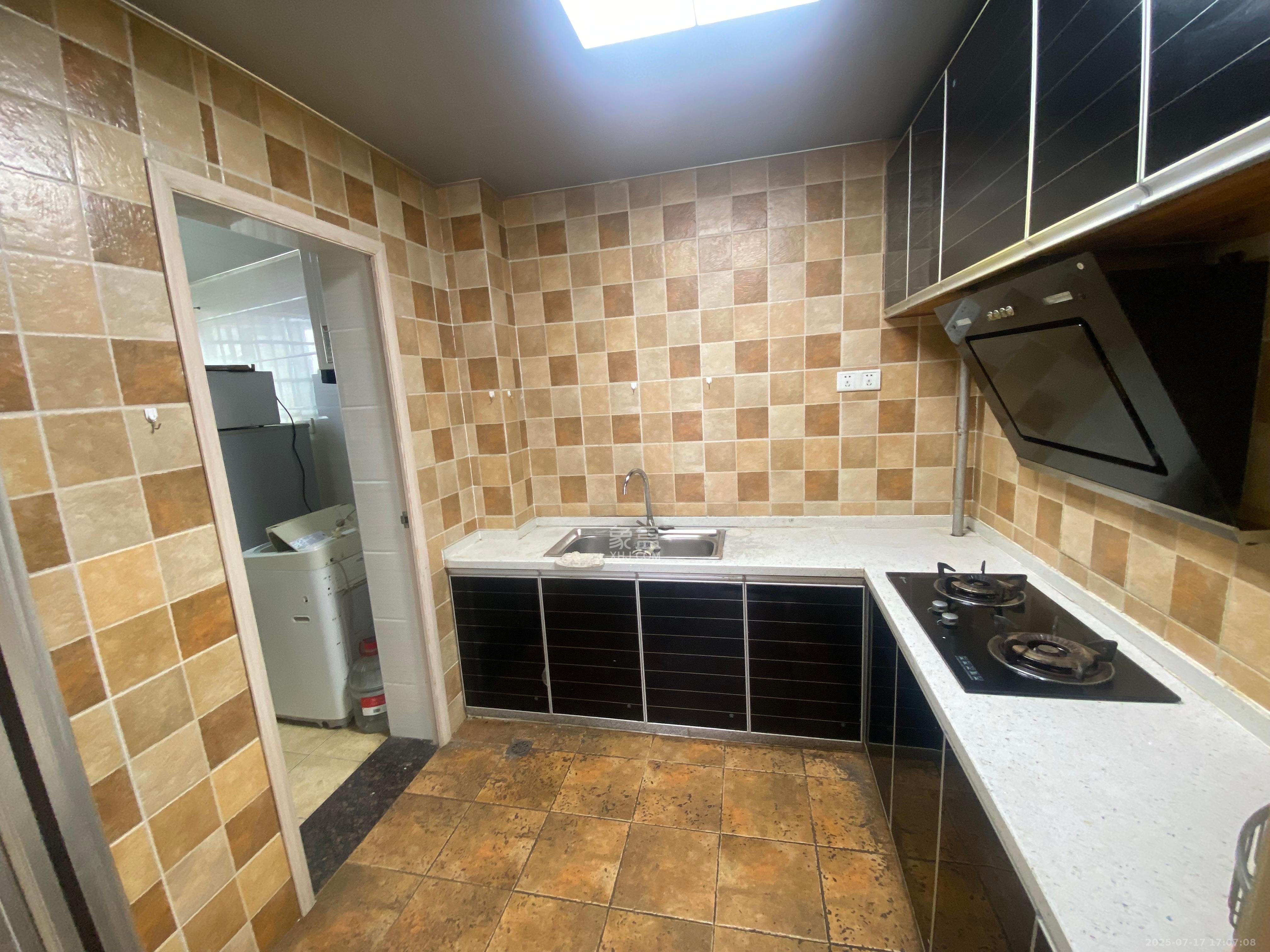 山语城一期  3室1厅1卫    1700.0元/月 山语城一期  3室1厅1卫    1700.0元/月室内图