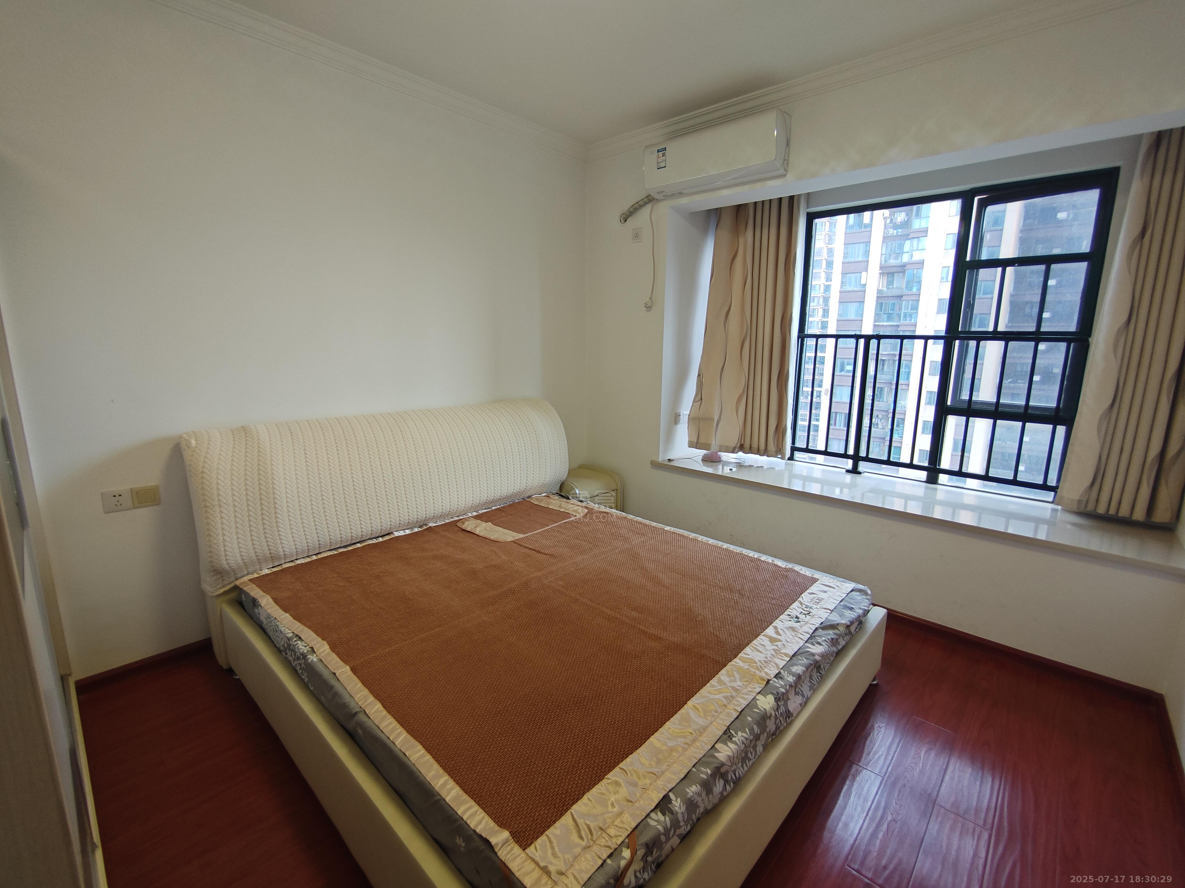 春藤小镇 3室2厅2卫 1900.0元/月 春藤小镇 3室2厅2卫 1900.0元/月室内图