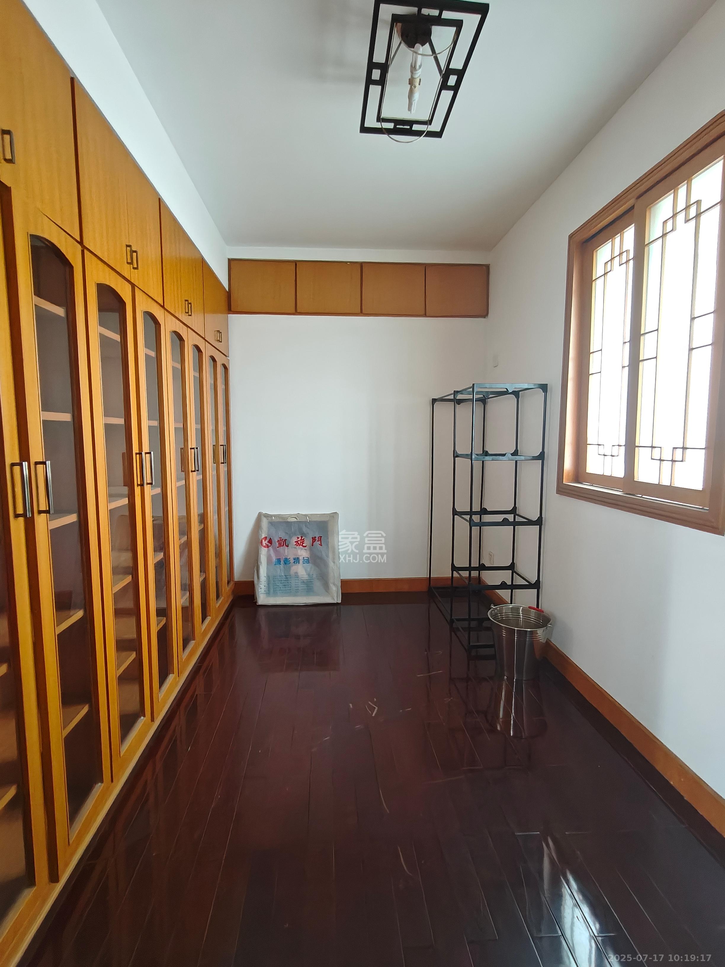 乔庄社区 3室1厅1卫 2500.0元/月 乔庄社区 3室1厅1卫 2500.0元/月室内图