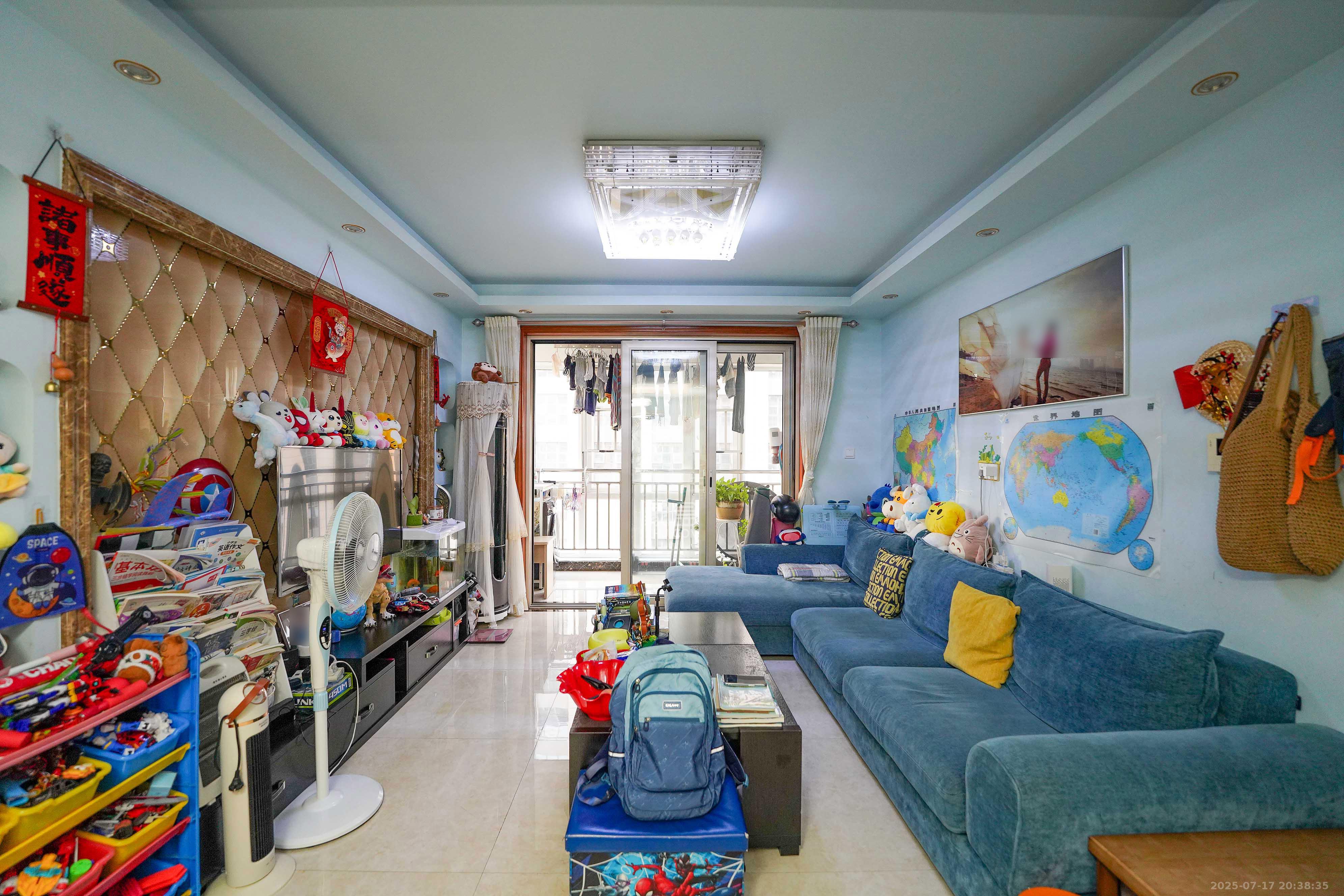 丽发新城 2室2厅1卫 63.80万 丽发新城 2室2厅1卫 63.80万客厅